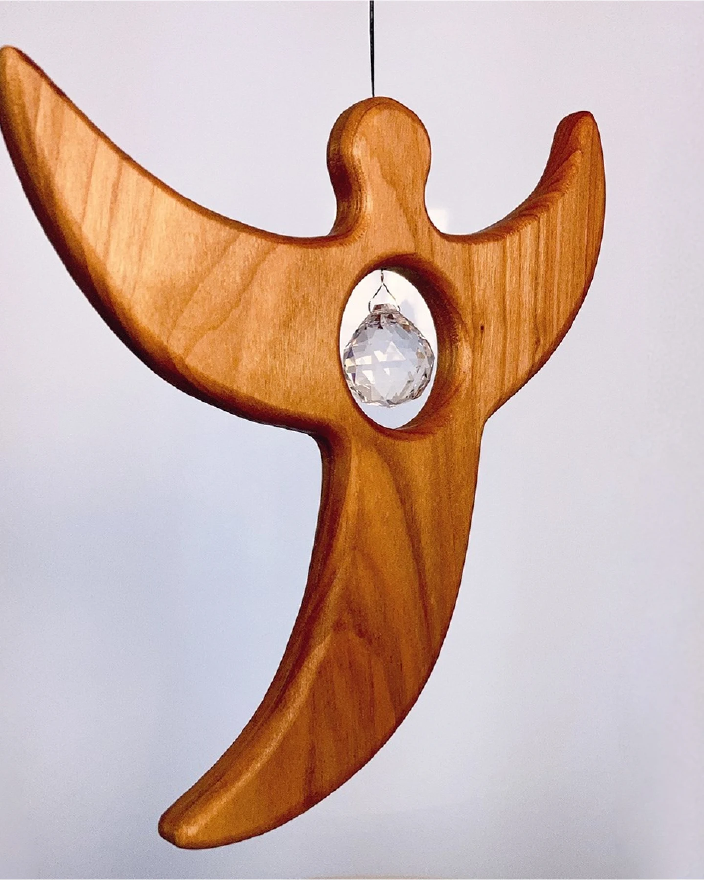 Engel aus heimischem Laubholz, Holzdeko mit Kristall Maße 14 x 16 x 1,2 cm – Ansicht 2