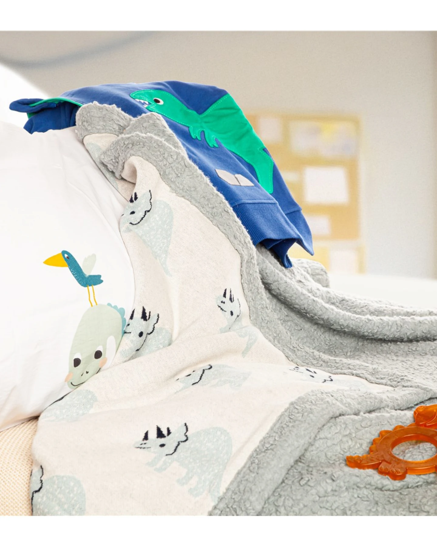 Baby und Kinder Decke Baumwolle Strick und Plüsch Dino Maße 80 x 100 cm – Ansicht 2