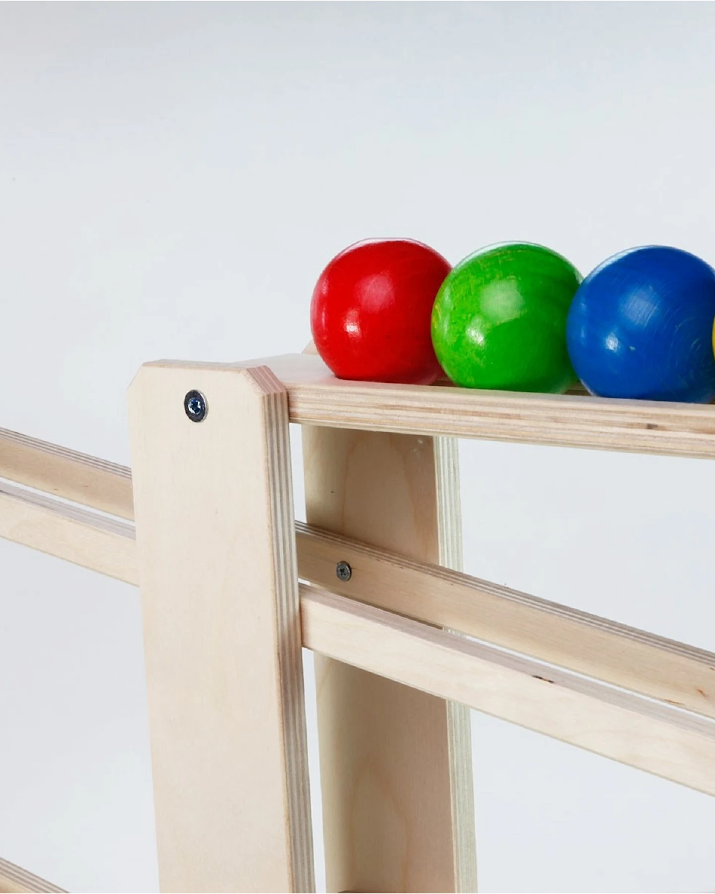 Kugelbahn aus Holz, 4 Murmeln bunt Höhe 60 cm – Ansicht 2