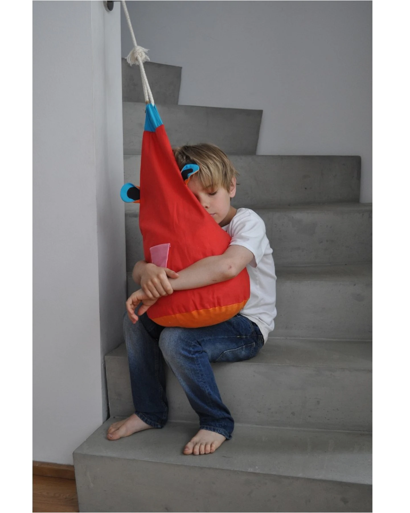 Roxane Box- und Knuddelsack rot ca. 54 cm hoch, Durchmesser 32 cm ohne Seil – Ansicht 2
