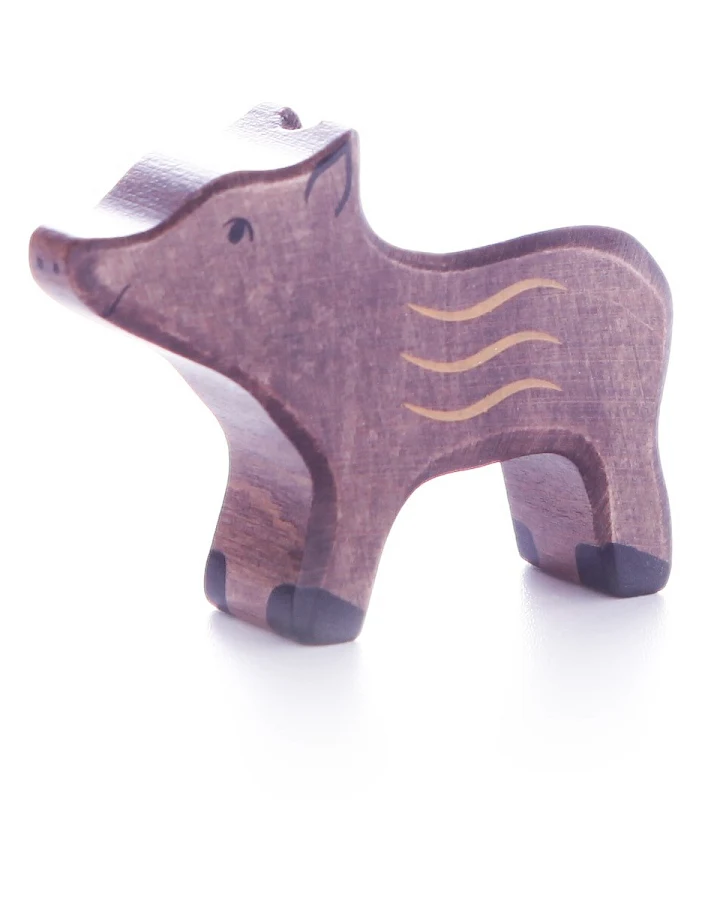 Produktseite: Holztiger Holzfigur "Frischling" Wald und Wiese Maße 7,5 x 1,9 x 4,5 cm