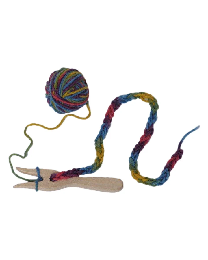 Strickgabel mit Wolle blau-grün-gelb