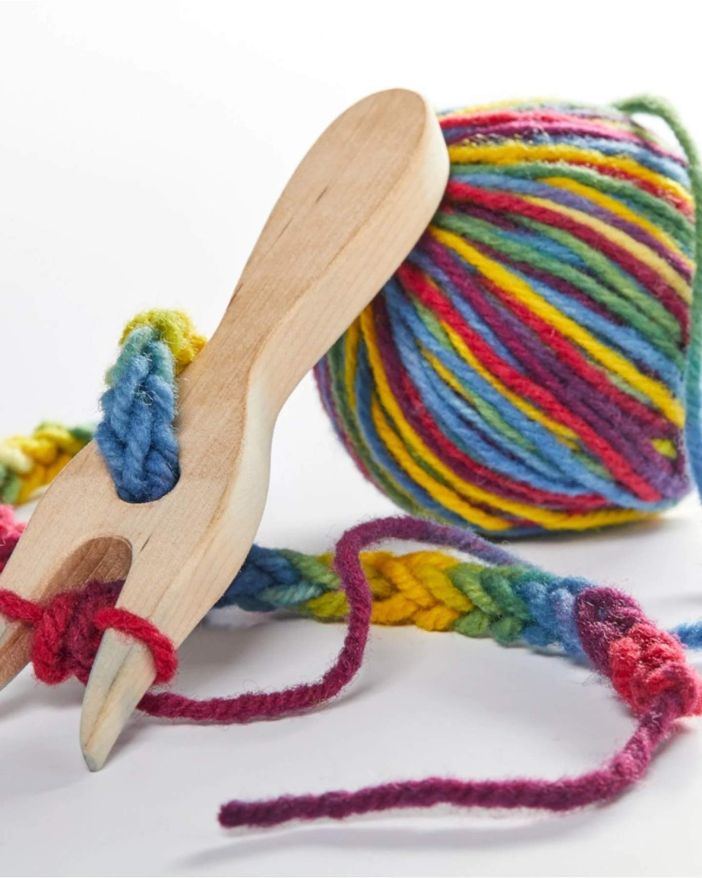Strickgabel mit Wolle blau-grün-gelb – Ansicht 2