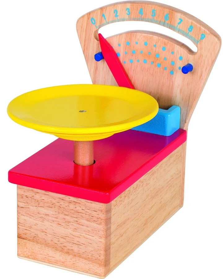 goki Waage für Kaufladen und Kinderküche, Gummibaumholz 12,6 x 15,2 x 17,2 cm