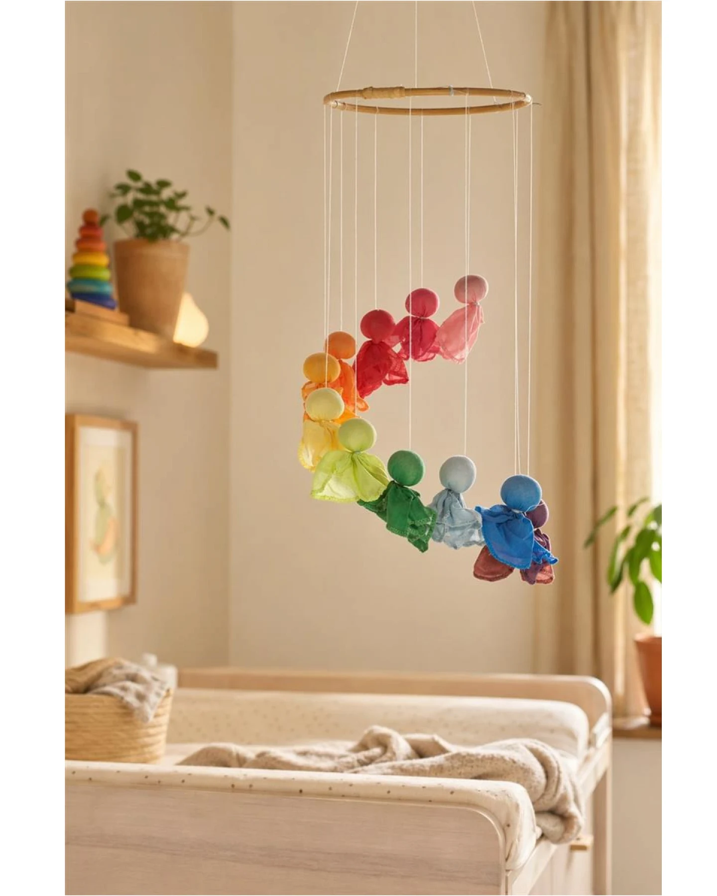 Baby Mobile Feentanz, Regenbogenfarben 12 Feen – Ansicht 2
