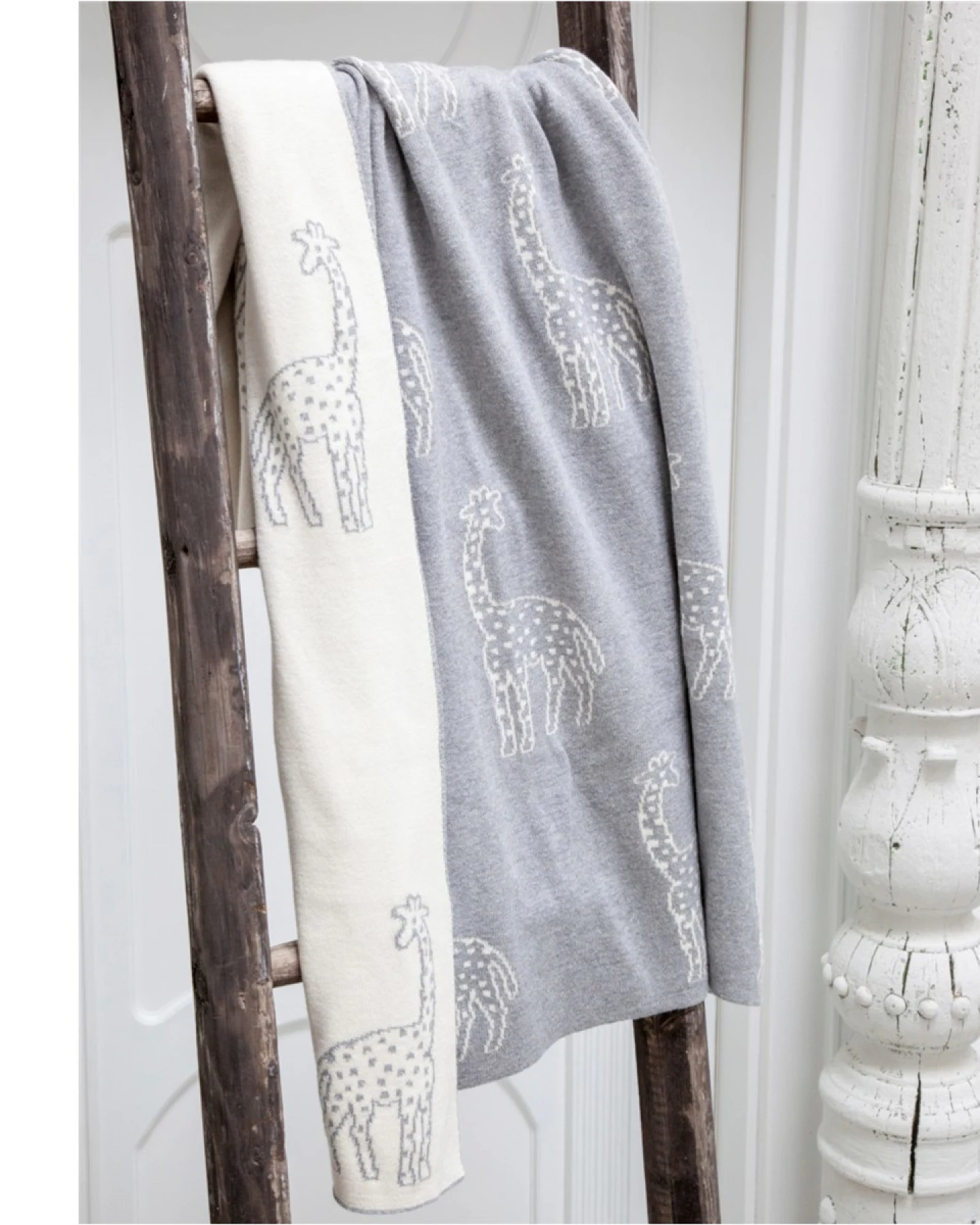 Babydecke Bio-Baumwolle Giraffe grey Maße 80 x 100 cm – Ansicht 2