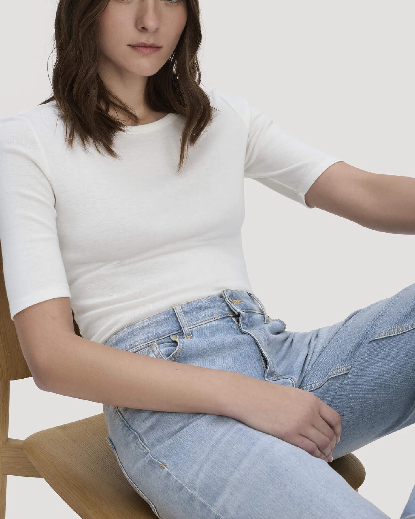 hessnatur Damen Softrib T-Shirt Fitted aus Bio-Baumwolle und TENCEL™ Modal - weiß - Größe 38 – Ansicht 4