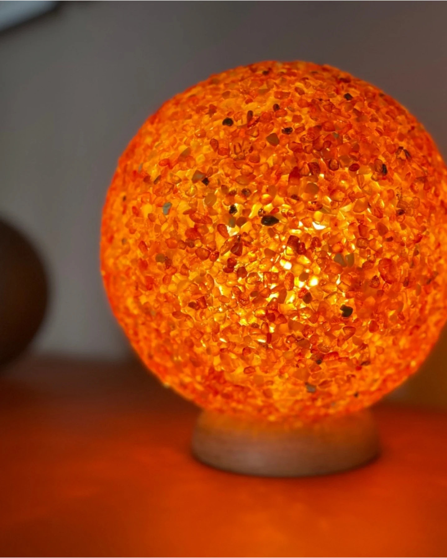 Bernsteinlampe Kugel;Höhe ca. 22,5 cm, Ø 20 cm – Ansicht 2