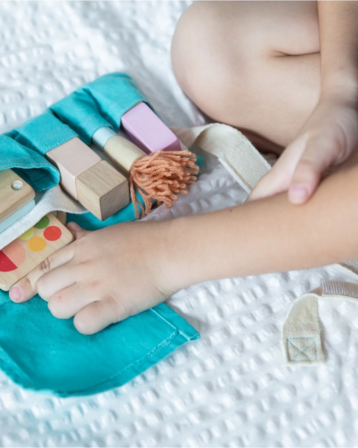 PlanToys Kinder Makeup Schmink Set mit Zubehör aus Kautschukholz Maße 22,5 x 12 cm – Ansicht 2