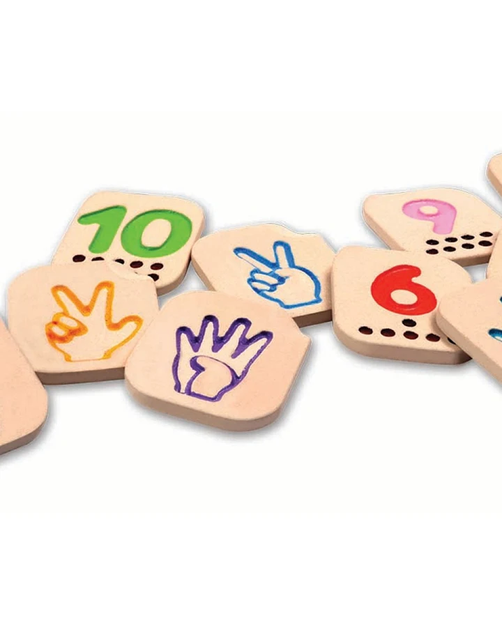 PlanToys Zahlenspiel 1-10 Handzeichen aus recyceltem Kautschukholz Maße 6,5 x 8 x 1,2 cm