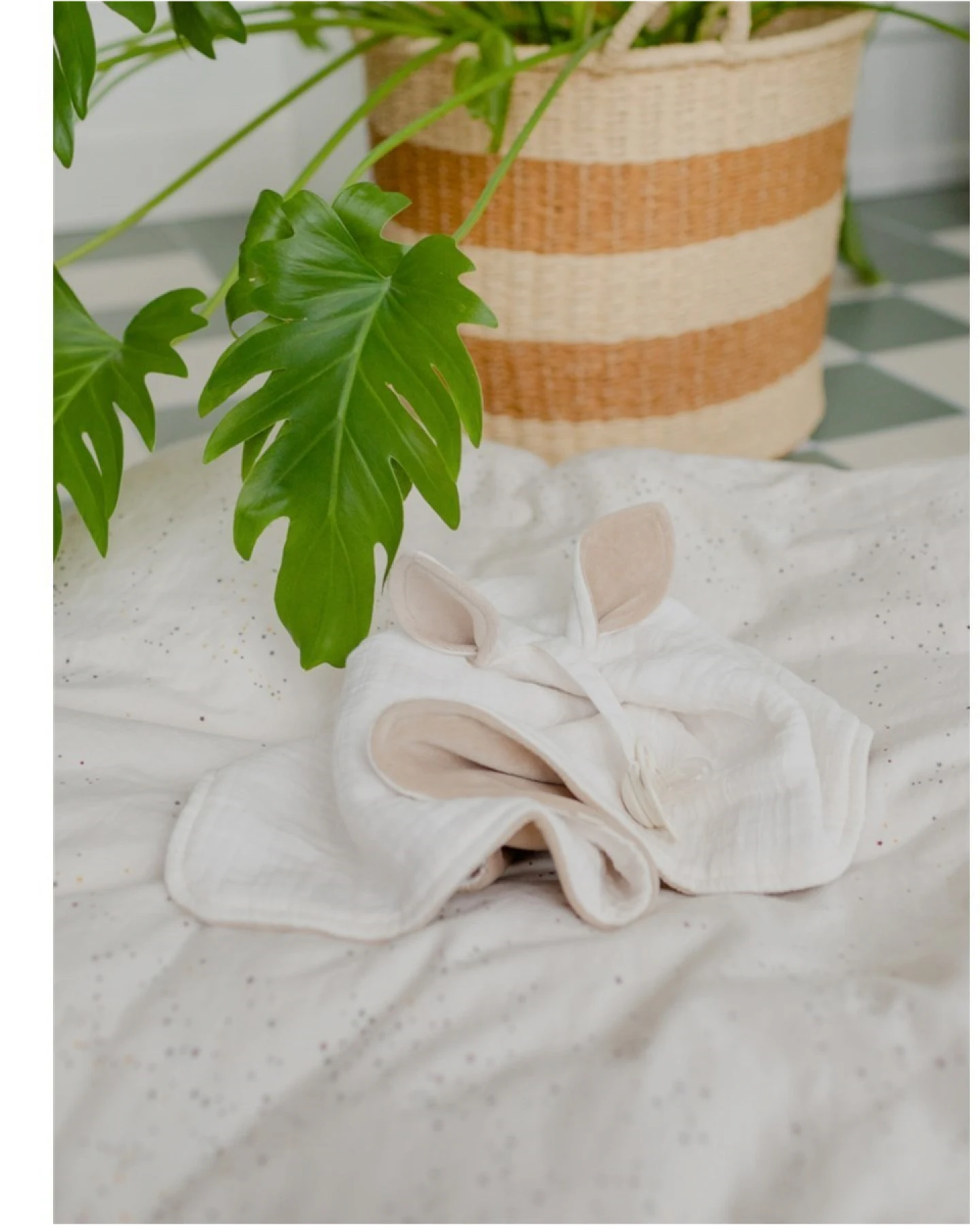 BIBS Kuschelweiches Schnuffeltuch, 3-lagig "Cuddle Kangaroo Desert" ivory Maße 40 x 40 cm – Ansicht 2