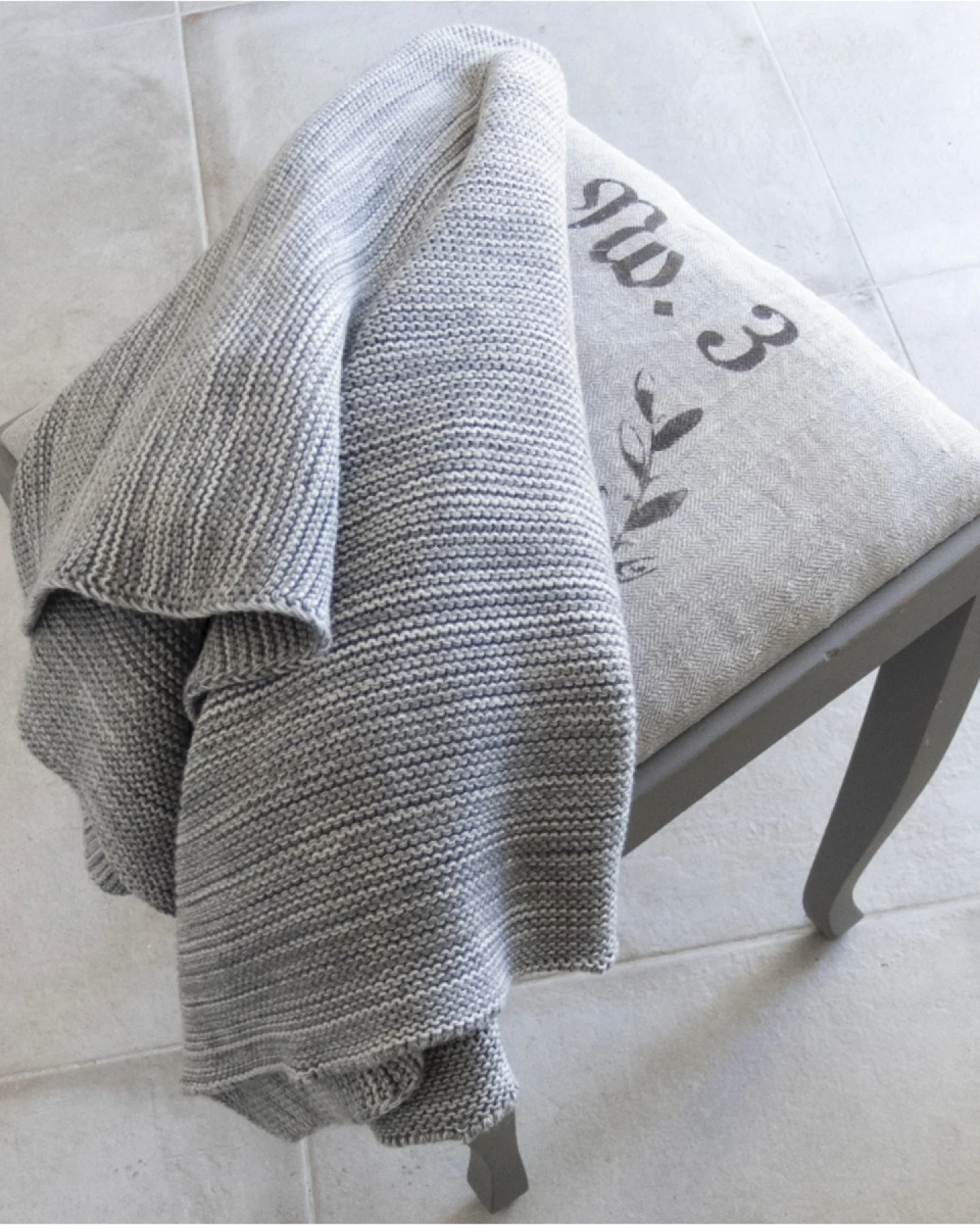 Kuscheldecke für Erwachsene Bio-Baumwolle light grey-ivory Maße 150 x 200 cm – Ansicht 2