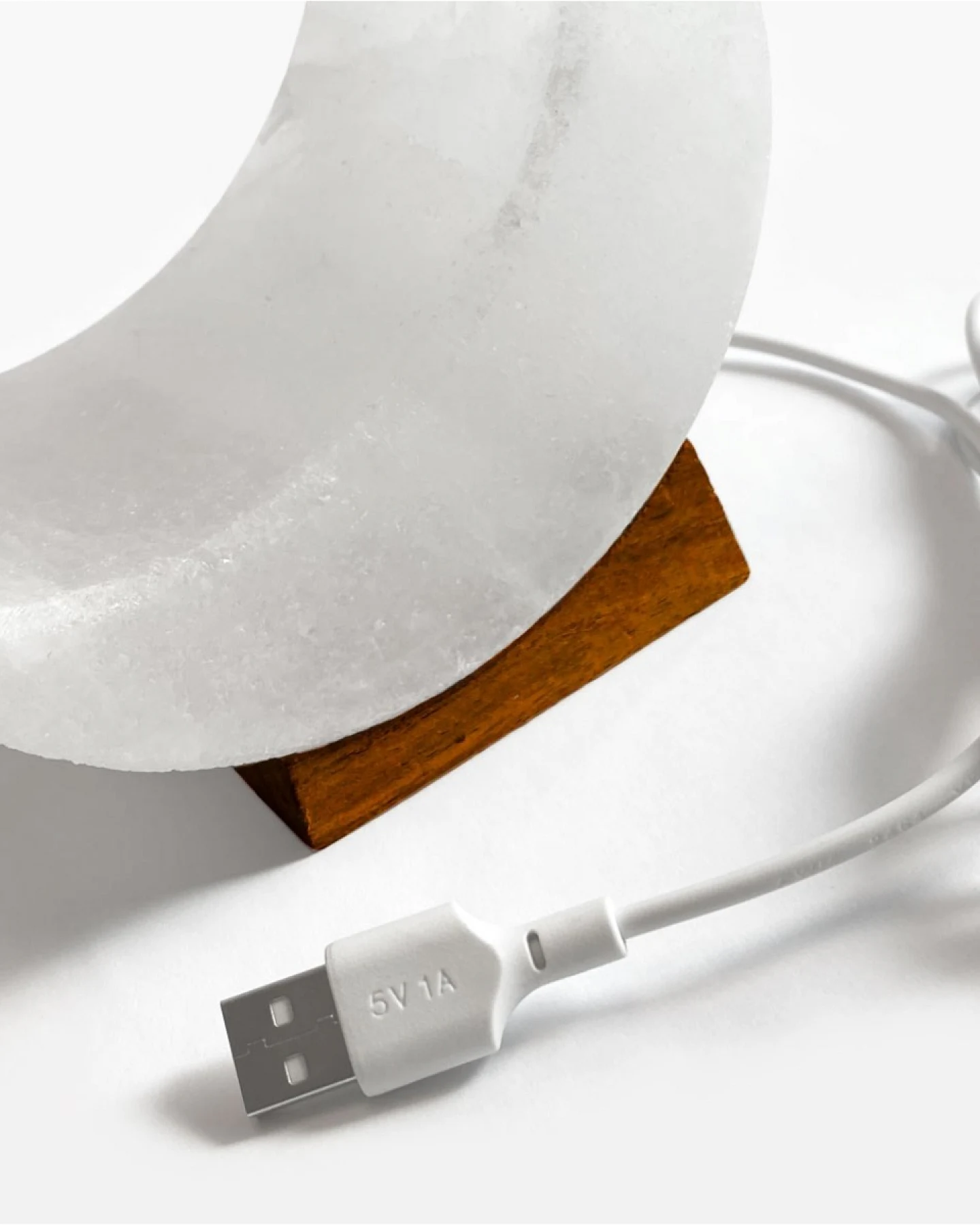 Salzkristalllampe mit USB-Anschluss Mond "White Line" Höhe ca. 12,5 cm – Ansicht 2