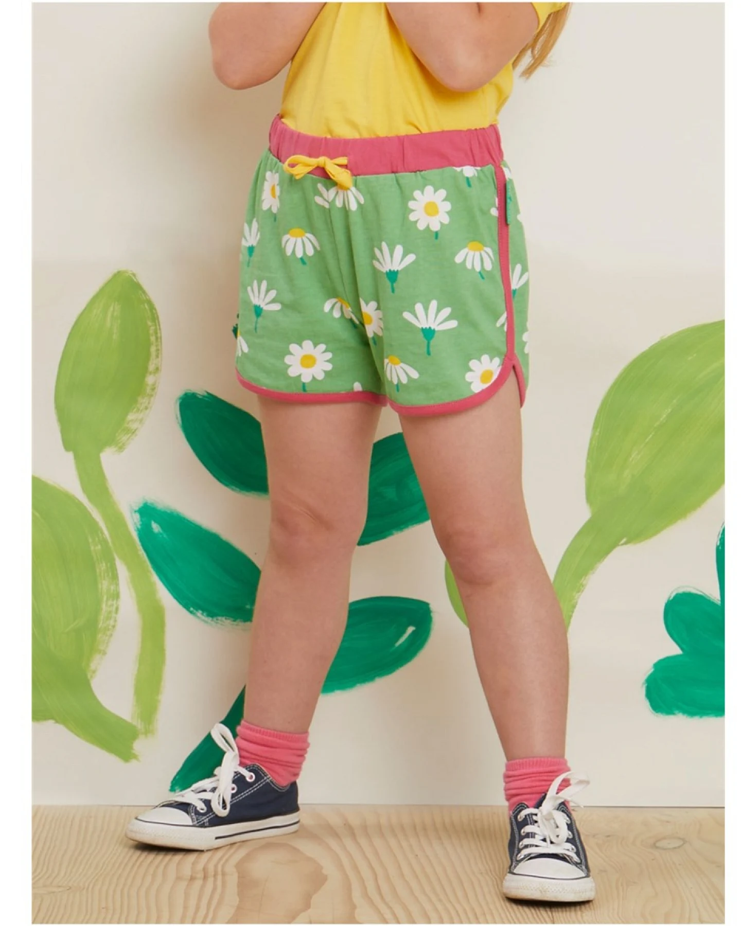 Baby und Kinder Sport Shorts Gänseblümchen Gr.80 (6-12 Monate) – Ansicht 2