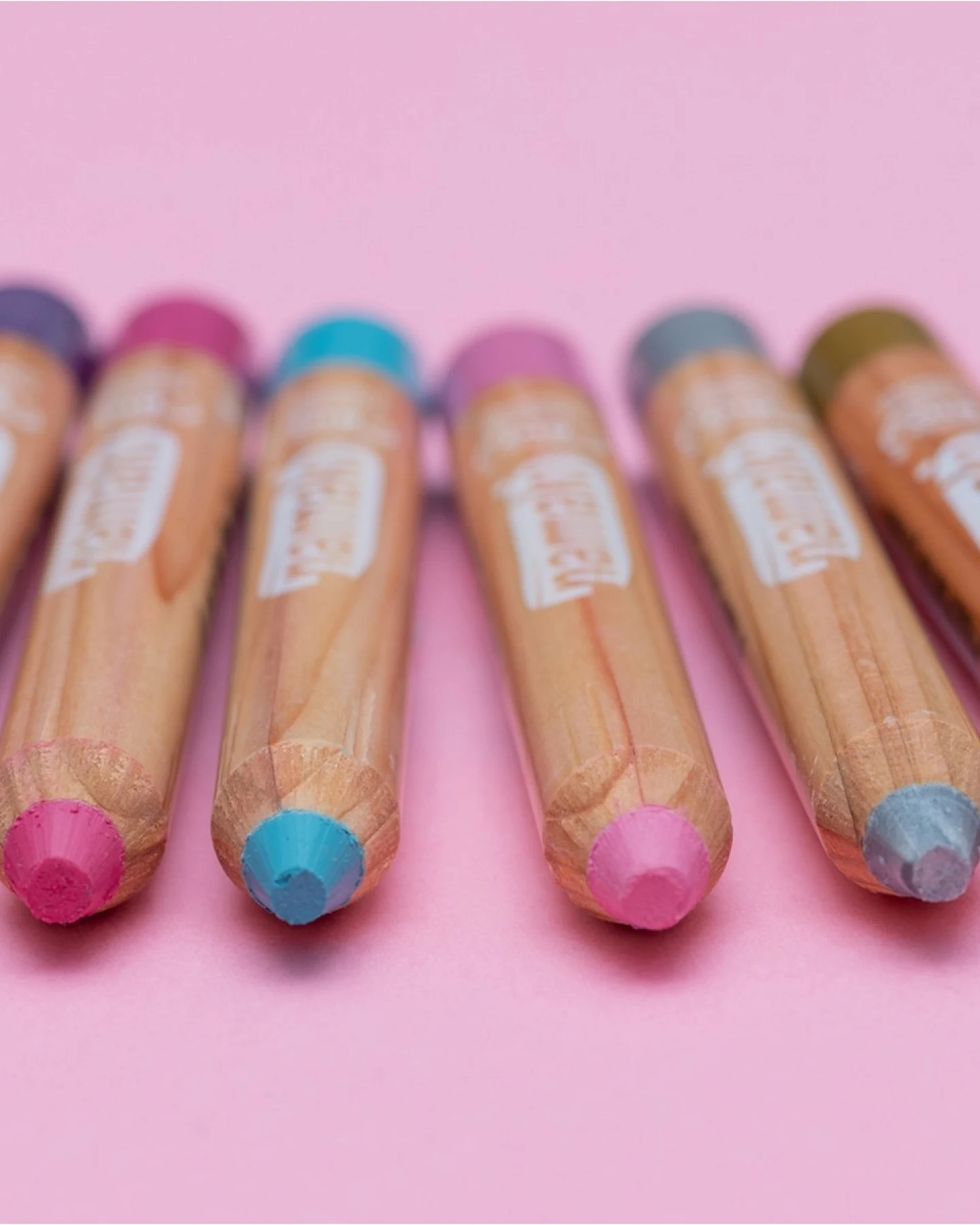 Kinder Bio Schminkstifte Set 6-teilig "Magische Welten" lila, fuchsia, türkis, rosa, silber, gold – Ansicht 2