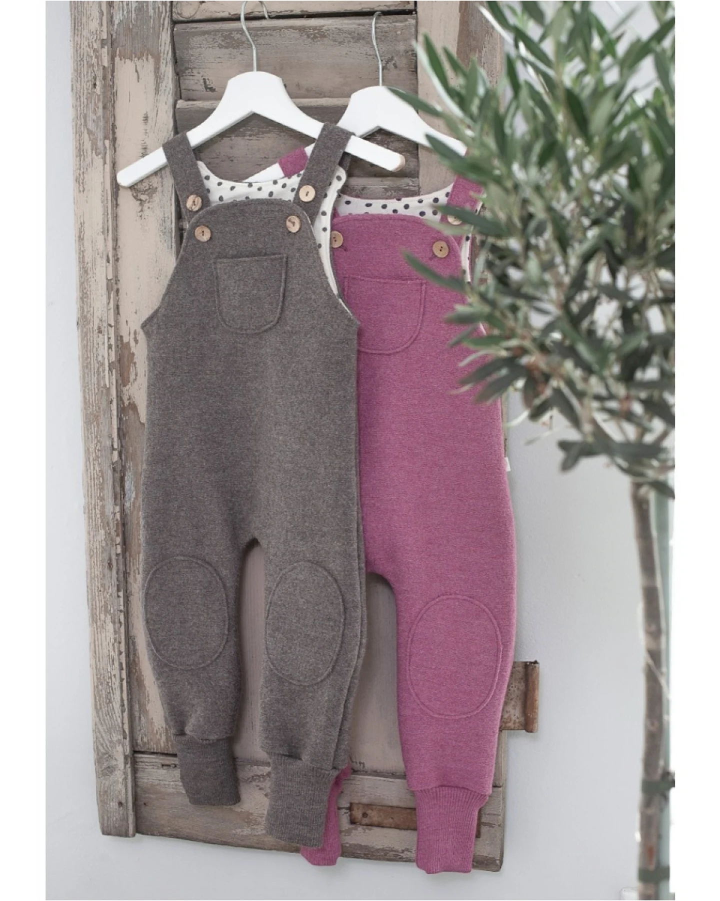 Kinder Latzhose Bio Schurwolle Walk pink Gr.98/104 – Ansicht 2