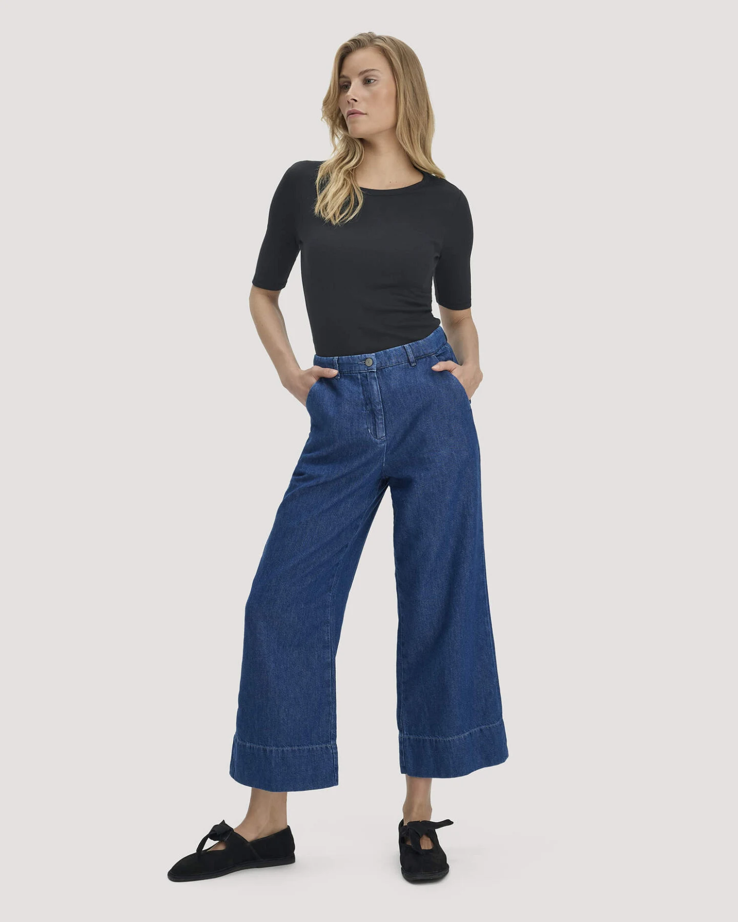 hessnatur Damen Softrib T-Shirt Fitted aus Bio-Baumwolle und TENCEL™ Modal - schwarz - Größe 40 – Ansicht 2