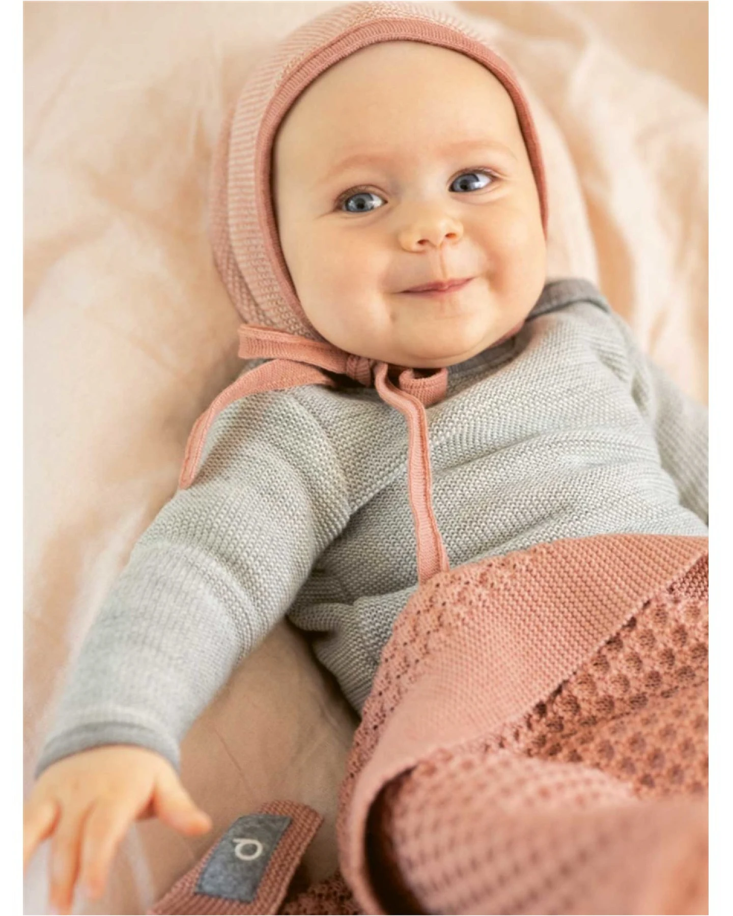 Disana Baby Strickmütze Bio-Merinowolle melange rose Gr.1 (42-46 cm, 3-6 Monate) – Ansicht 2
