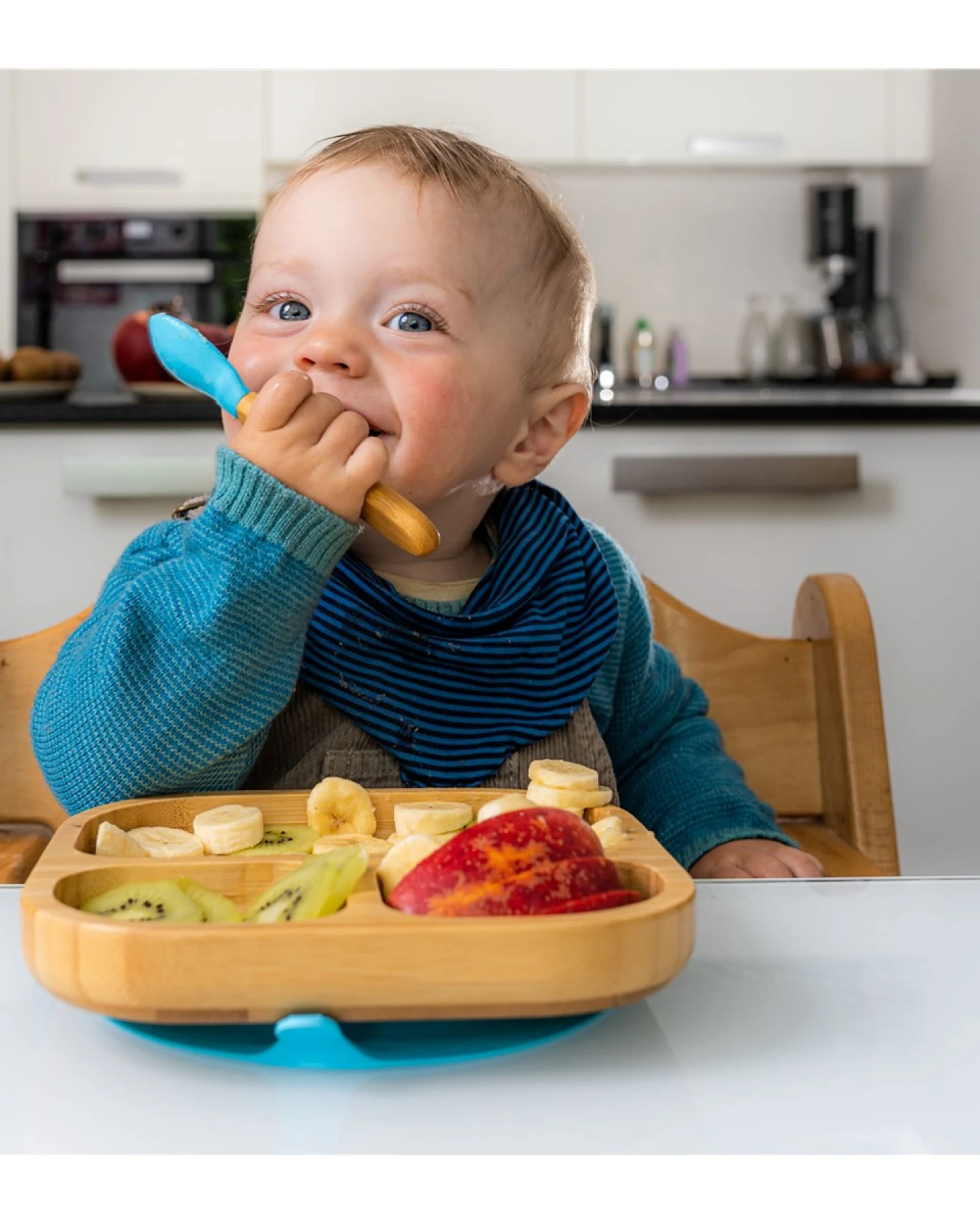 Kindergeschirr Teller mit Löffel und Saugnapf, aus Bambus, blau Durchmesser 16 cm, 1,5 cm tief – Ansicht 2