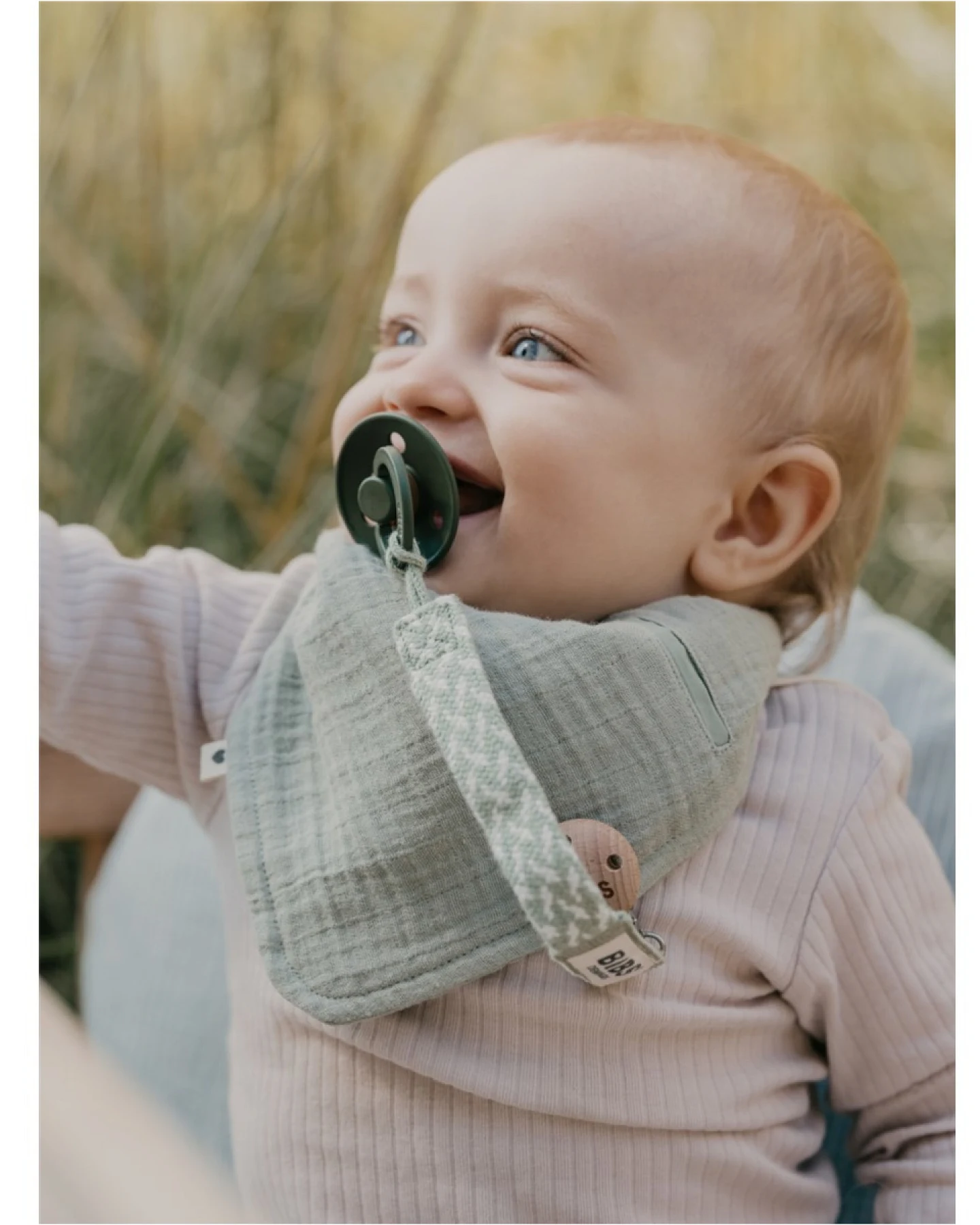 BIBS Schnullerkette Bio-Baumwolle Pacifier Braid Sage Ivory Maße 22 x 2 cm – Ansicht 2