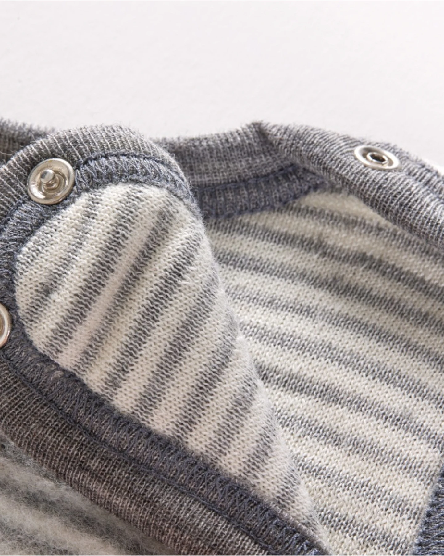 Lilano Baby Strampler mit Fuß Bio-Merinowolle Wollplüsch grau-natur Gr.68 – Ansicht 2