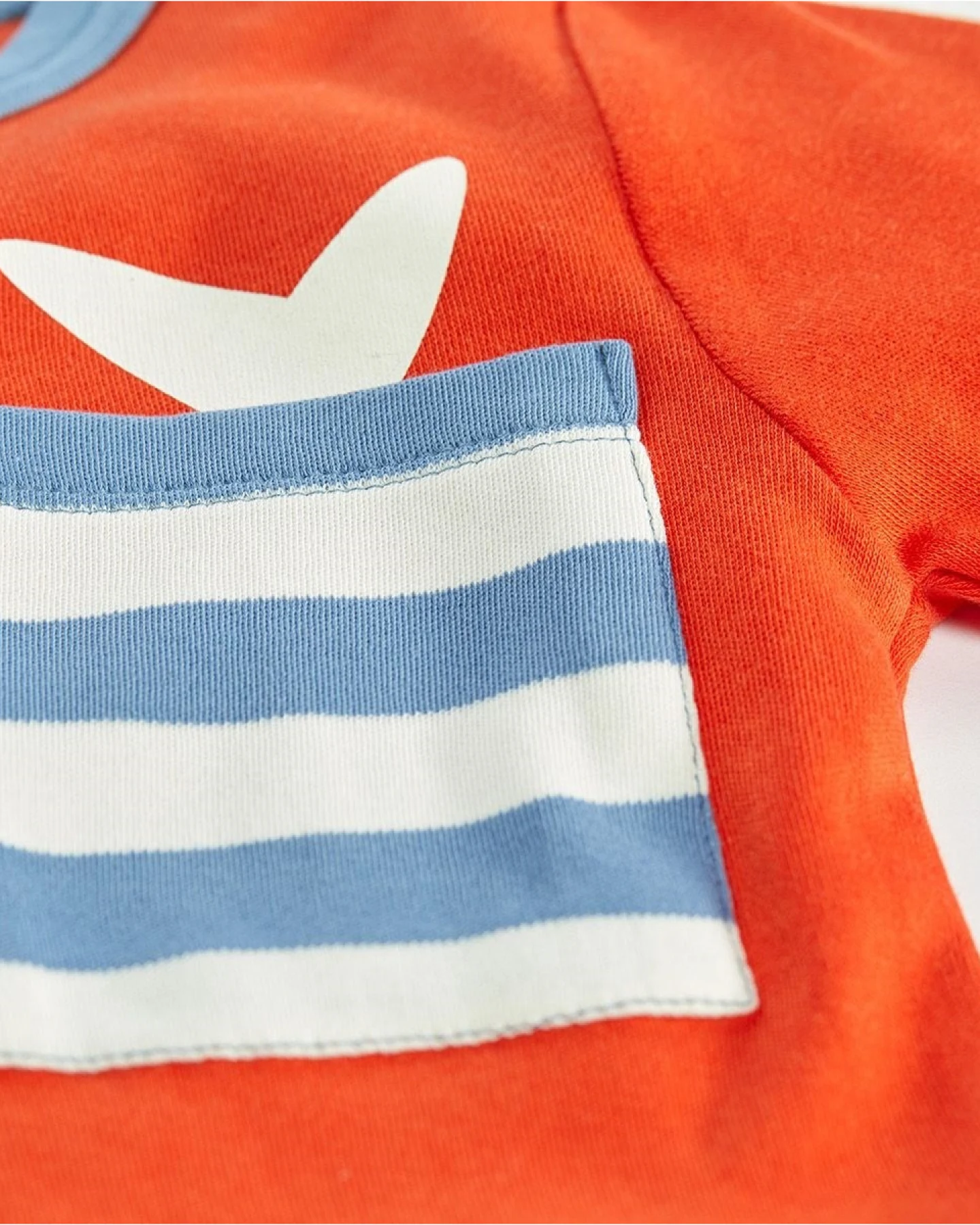 Kinder T-Shirt Bio-Baumwolle rot mit Tasche Gr.110/116 – Ansicht 2