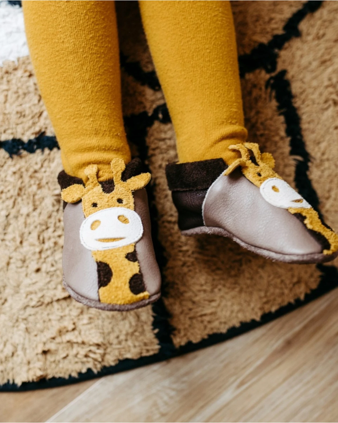 Baby und Kinder Hausschuhe Krabbelschuhe Ecopell Leder Giraffe taupe Gr. 21/22 – Ansicht 2