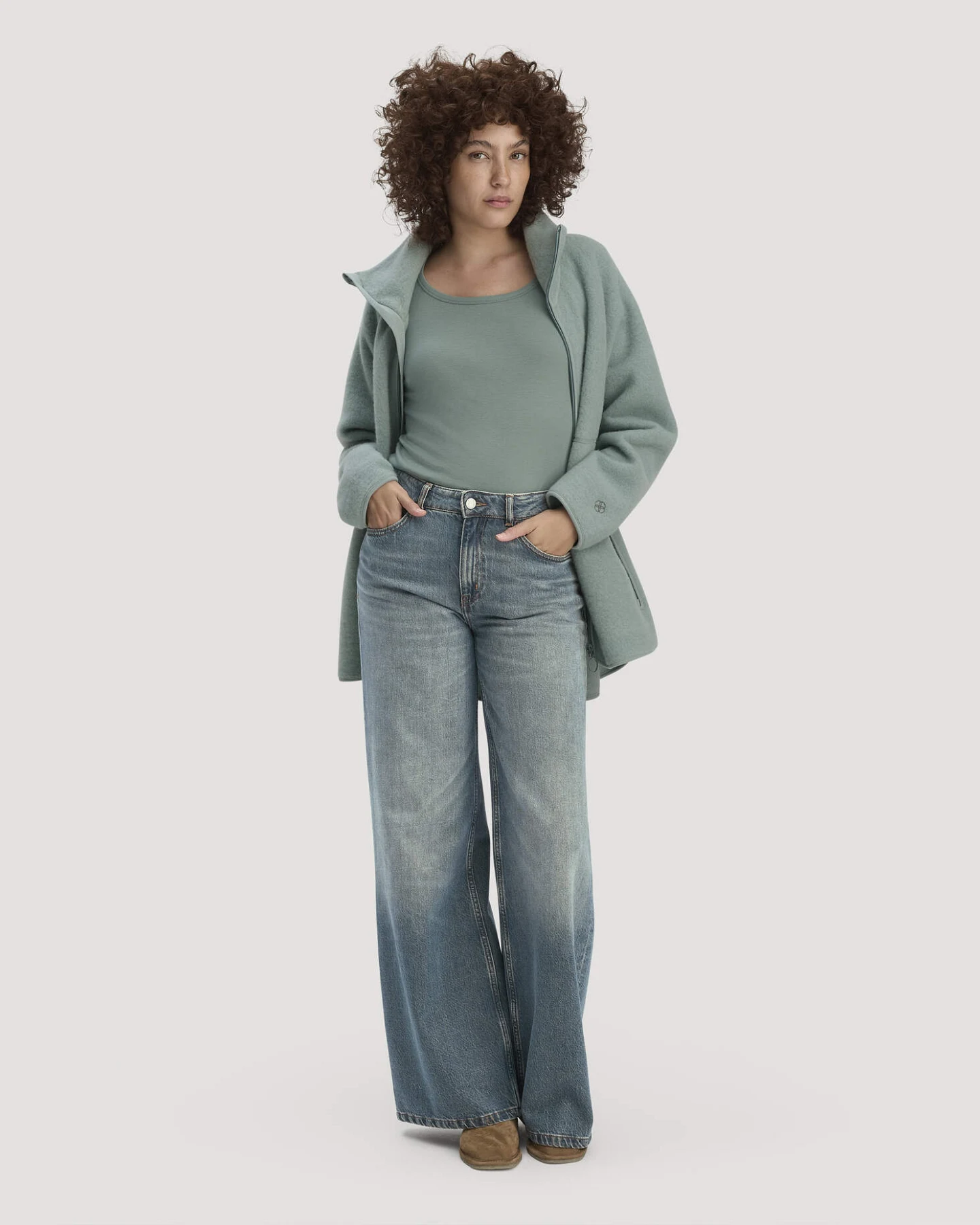 hessnatur Damen Softrib Longsleeve Fitted aus Bio-Baumwolle und TENCEL™ Modal - grün - Größe 44 – Ansicht 2