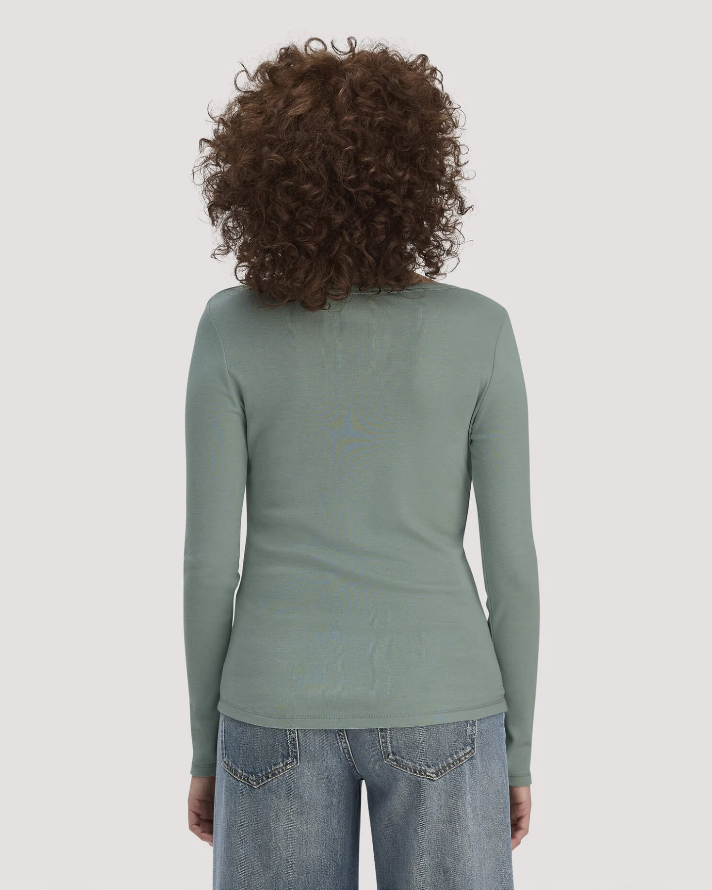 hessnatur Damen Softrib Longsleeve Fitted aus Bio-Baumwolle und TENCEL™ Modal - grün - Größe 44 – Ansicht 3