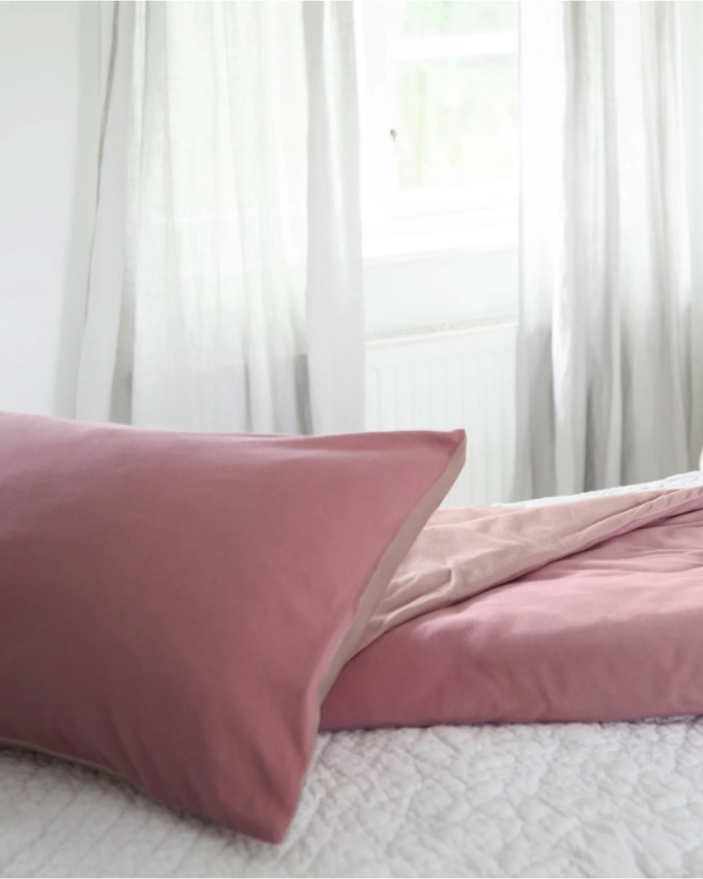 Kinderbettwäsche zum Wenden Bio-Baumwolle Jersey Mauve Bettbezug 100 x 135 cm, Kissen 40 x 60 cm – Ansicht 2