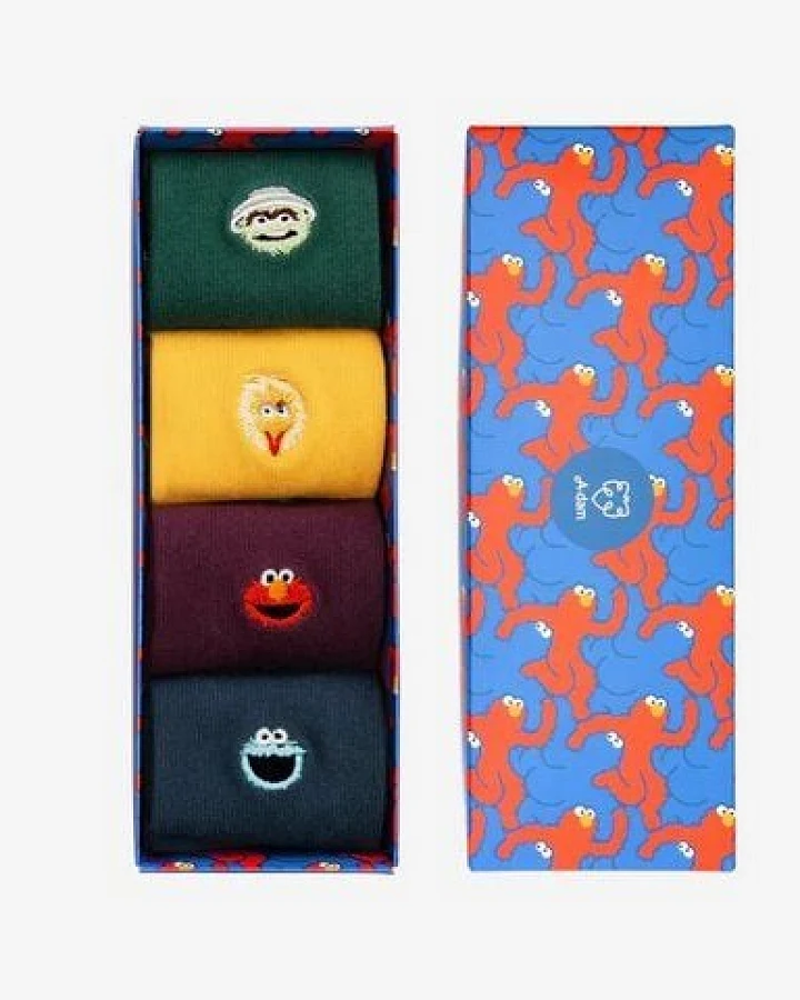 A-Dam Socken mit Stickerei. Sesamstrassen Motiv - 4er Pack