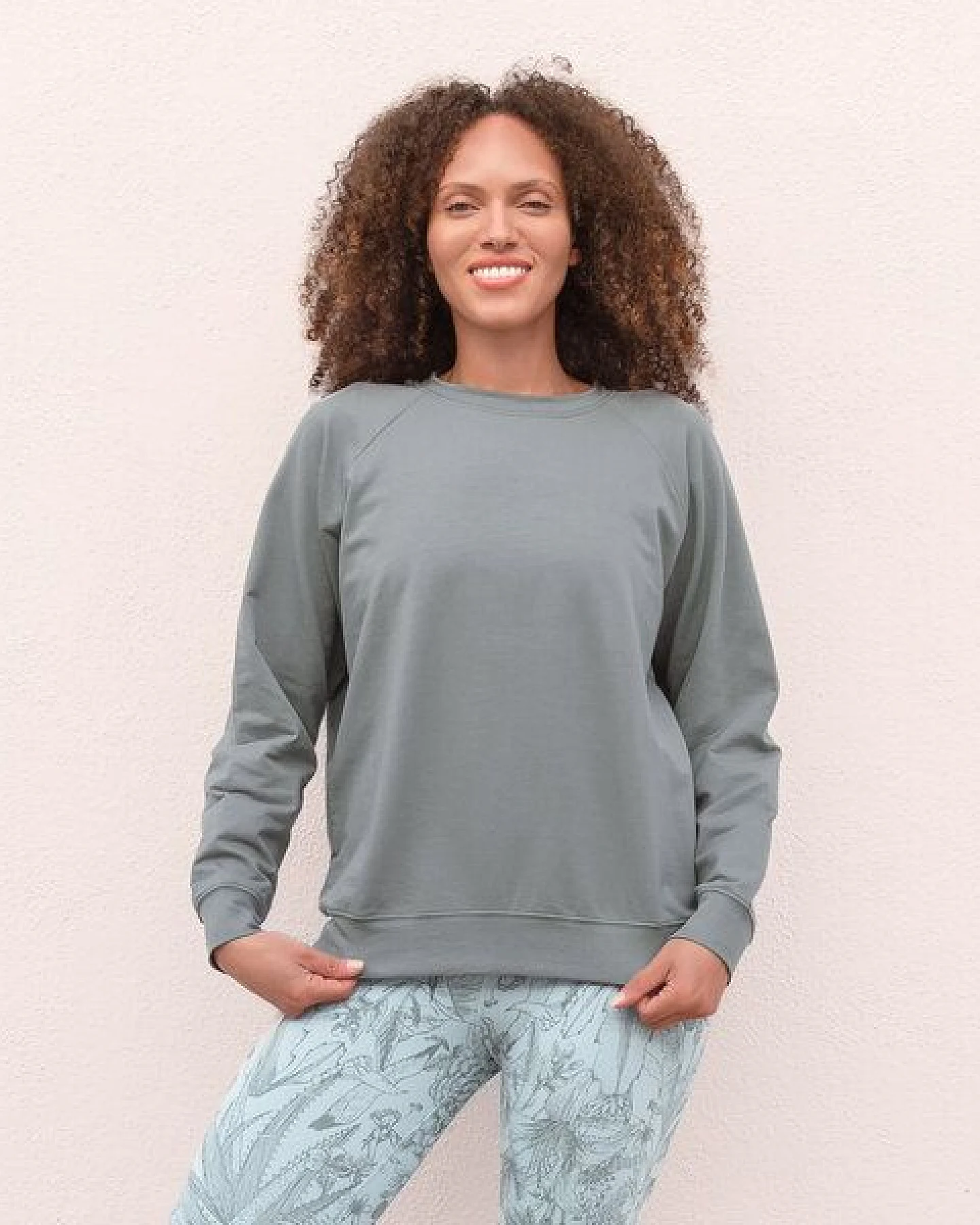 Jaya GIZA - Damen - Superweicher und bequemer Sweater mit Rundhalsausschnitt für entspannte Momente aus French Terry – Ansicht 2