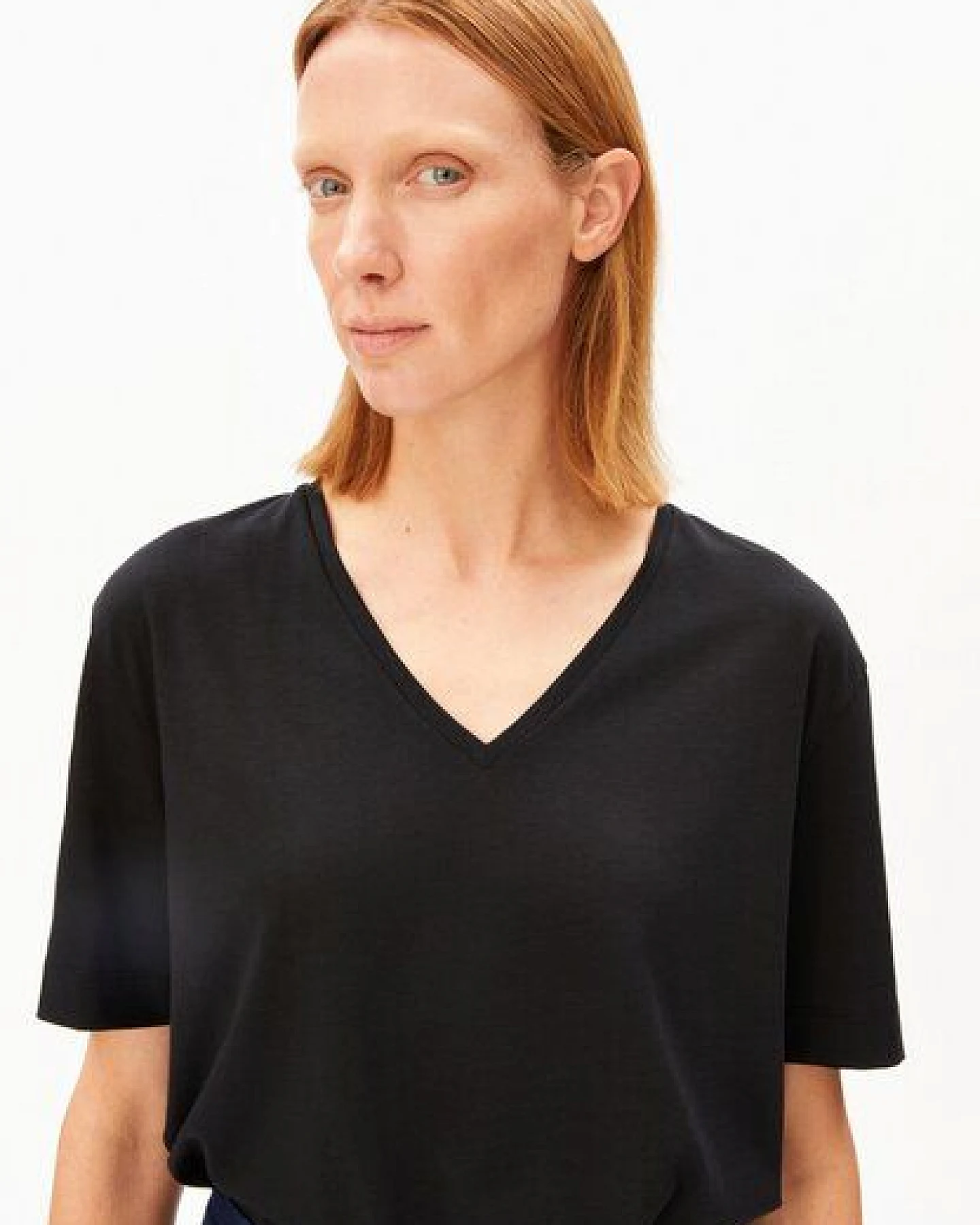 ARMEDANGELS V-NECK Damen T-Shirt aus TENCEL Lyocell Mix – Ansicht 3
