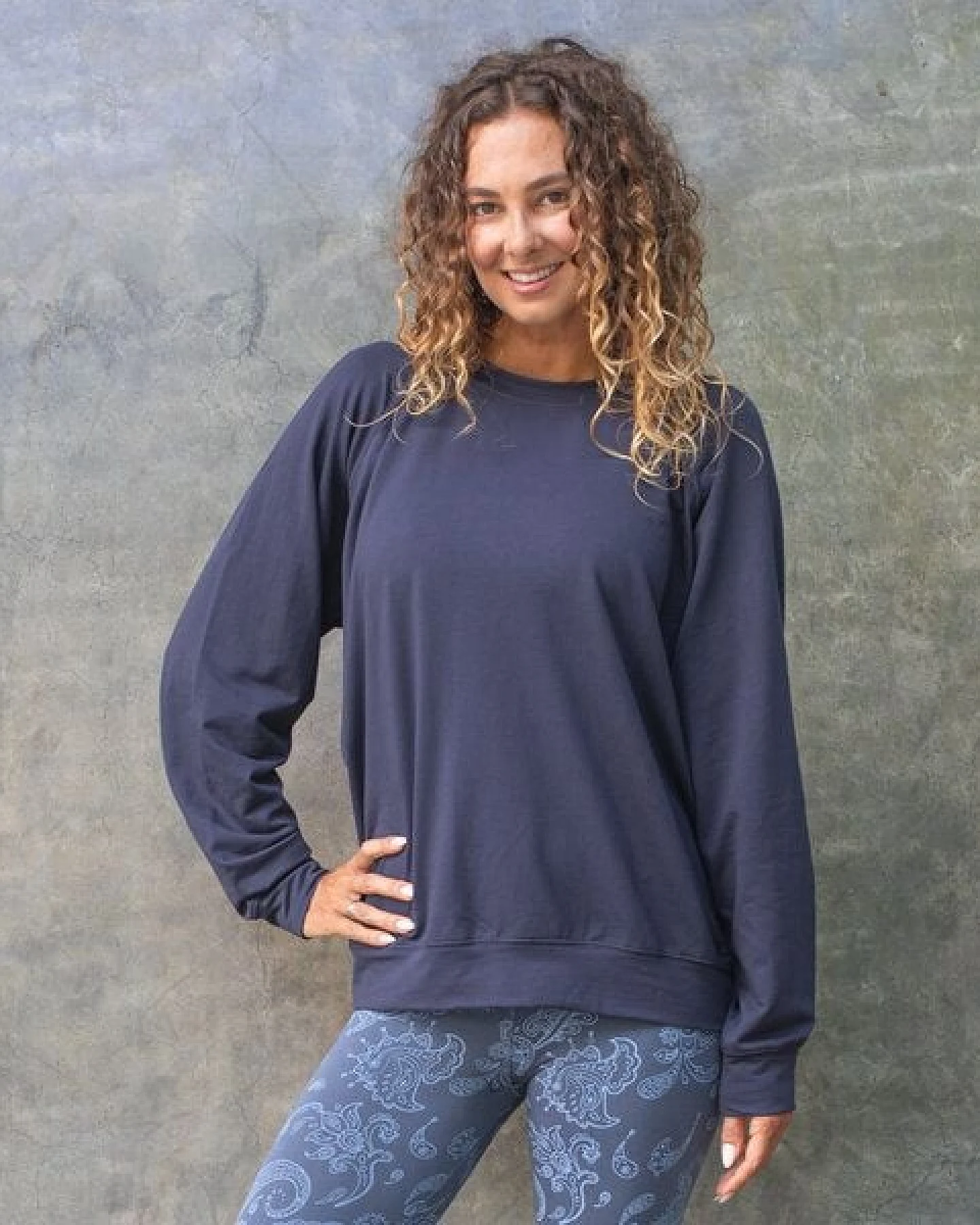 Jaya GIZA - Damen - Superweicher und bequemer Sweater mit Rundhalsausschnitt für entspannte Momente aus French Terry – Ansicht 2