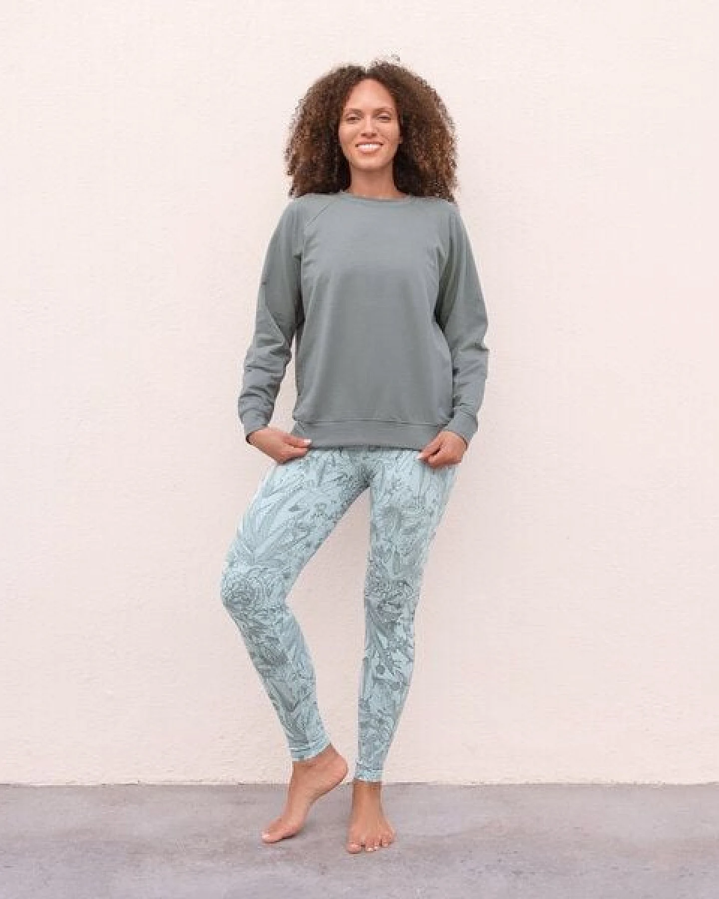 Jaya GIZA - Damen - Superweicher und bequemer Sweater mit Rundhalsausschnitt für entspannte Momente aus French Terry – Ansicht 4