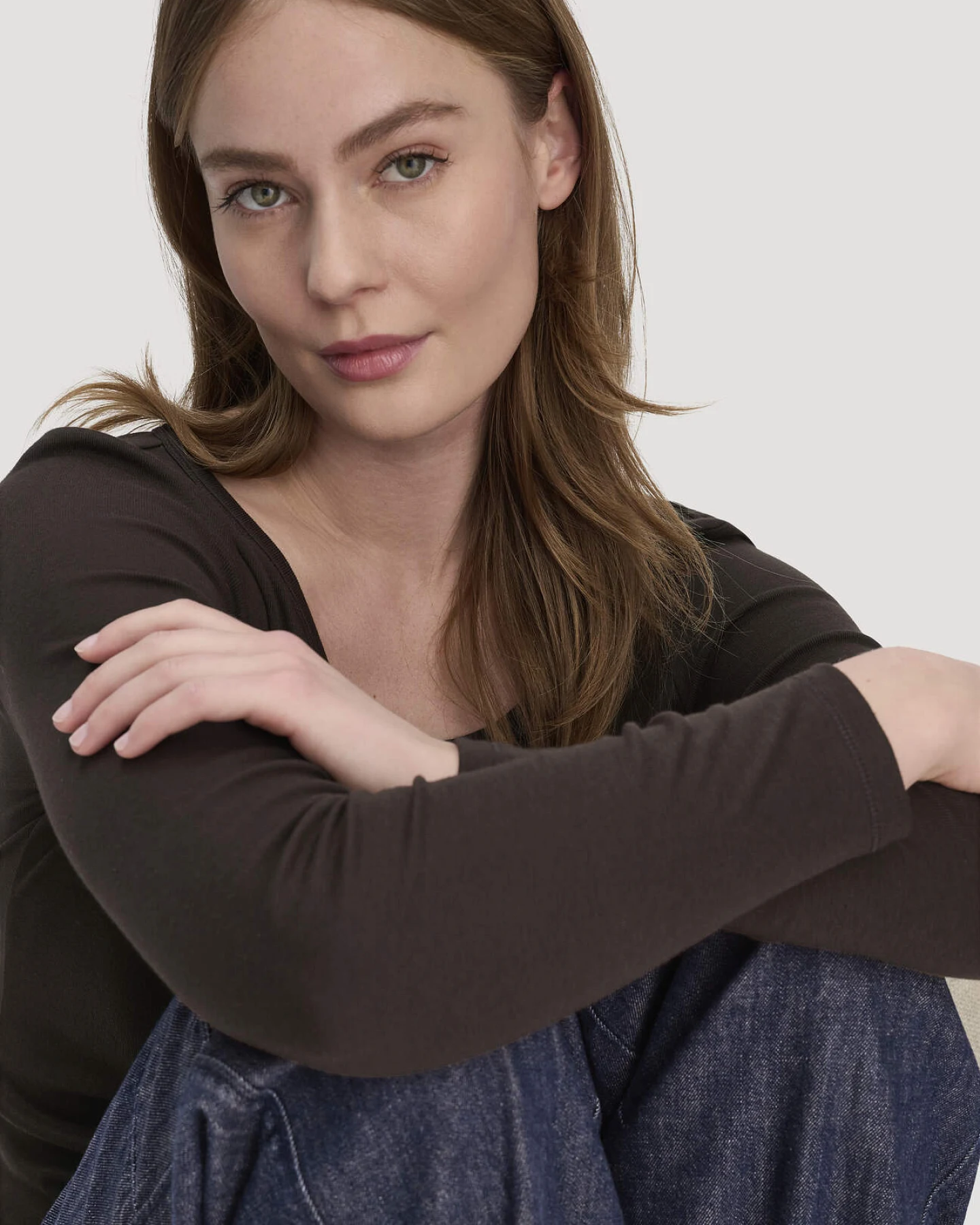 hessnatur Damen Softrib Longsleeve Fitted aus Bio-Baumwolle und TENCEL™ Modal - braun - Größe 46 – Ansicht 4