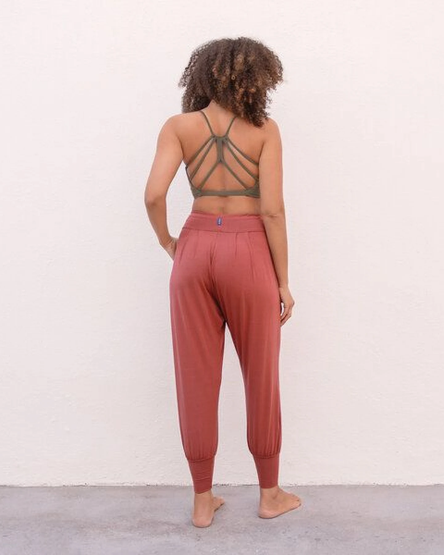 Jaya MEGAN - Hose im Sarouel-Stil, Taschen, tiefer Schnitt, weich fließender Stoff aus Tencel/Biobaumwolle – Ansicht 2