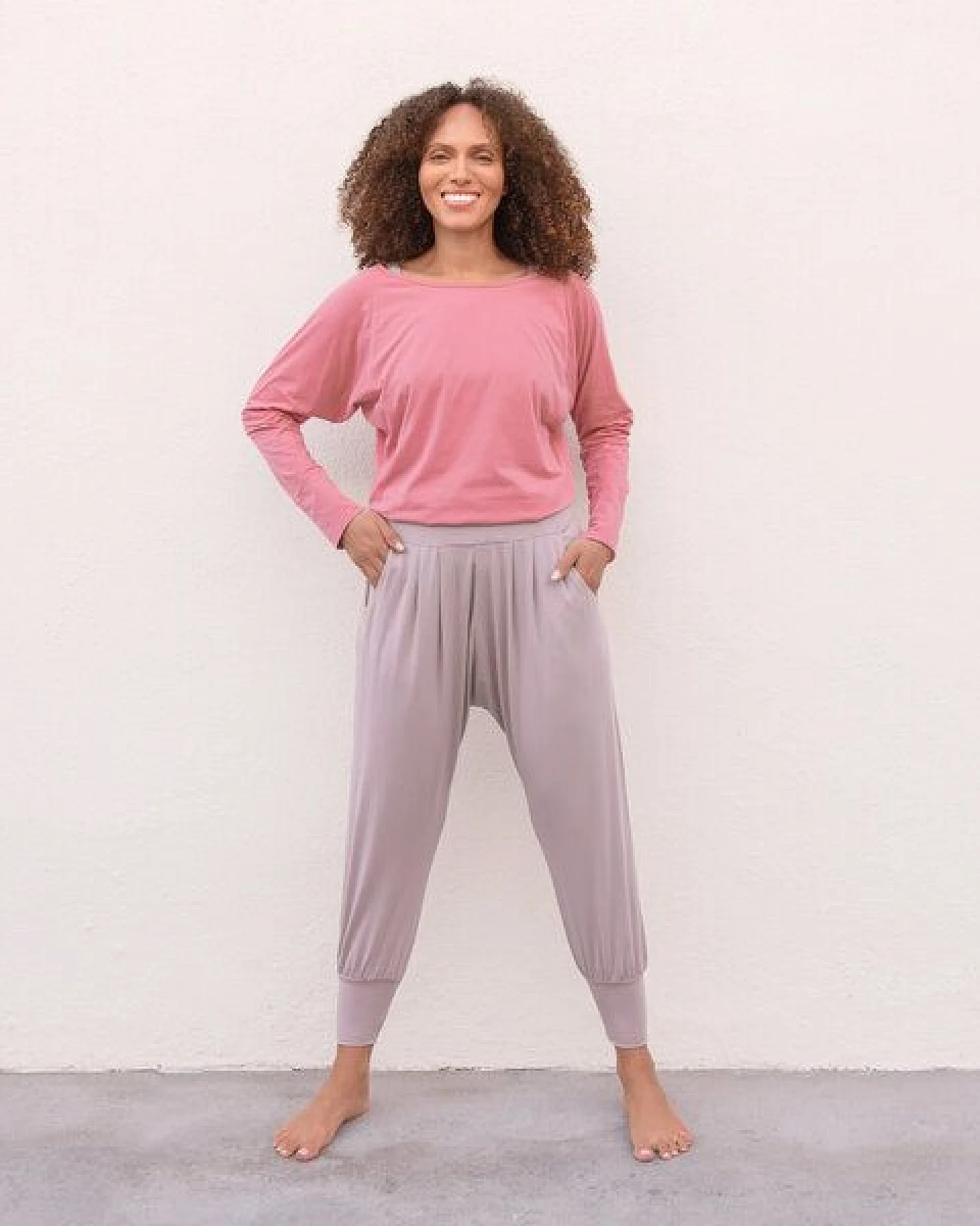 Jaya MEGAN - Hose im Sarouel-Stil, Taschen, tiefer Schnitt, weich fließender Stoff aus Tencel/Biobaumwolle – Ansicht 2