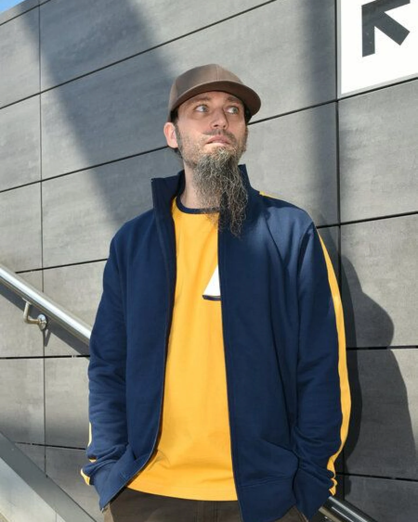 T-Shirtladen-Marktstrasse GmbH Sweatjacke slim navy gelb – Ansicht 2