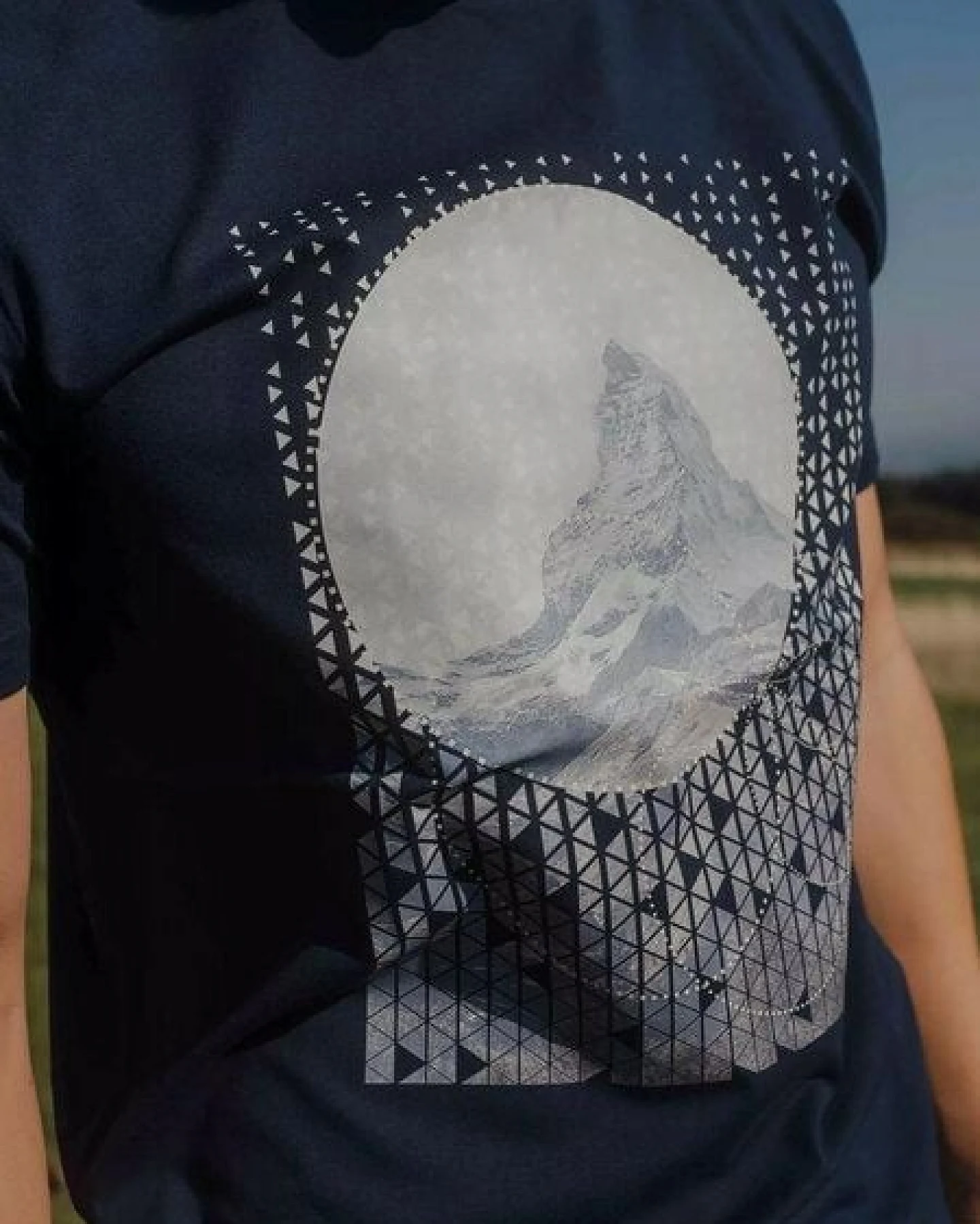 Kultgut Artdesign - Klassik Shirt 100% Biobaumwolle / Abstract Mountain – Ansicht 4