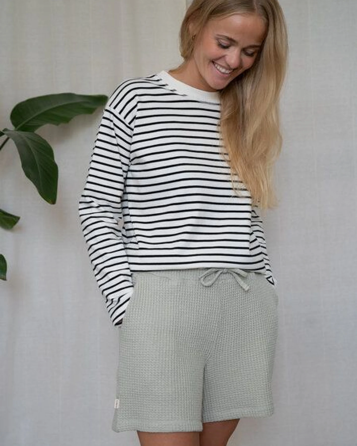 FUXBAU Frauen Waffelstrick Shorts – Ansicht 3