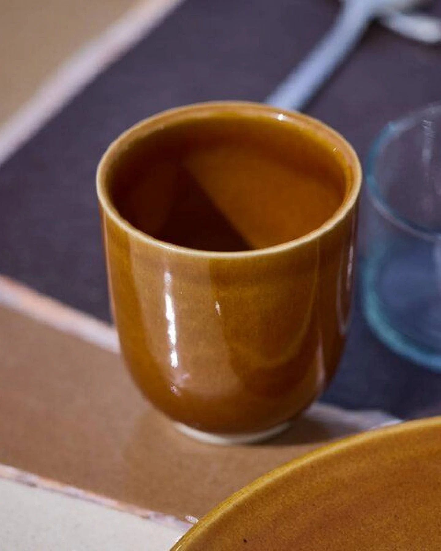 onomao Handgemachter Becher aus Steinzeug – Ansicht 3