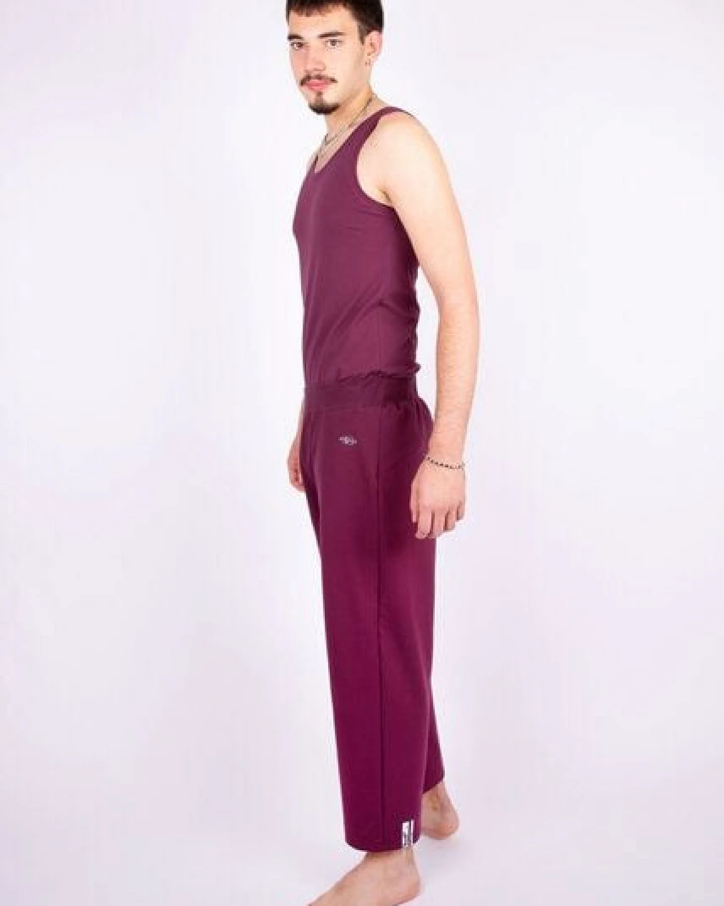 ÆVRIL Unisex Yogahose // Aubergine Red // Bio-Baumwolle – Ansicht 3
