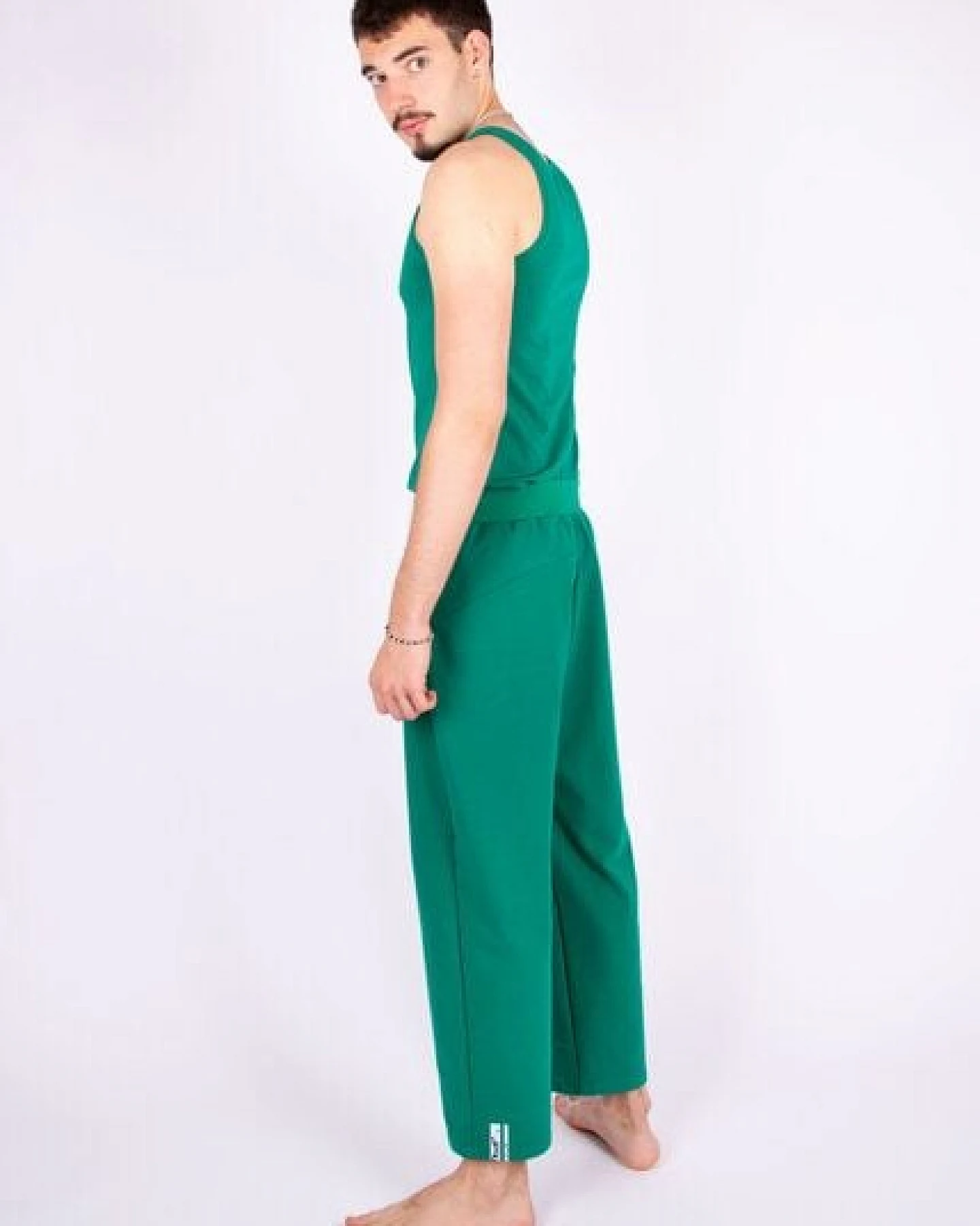 ÆVRIL Unisex Yogahose // Emerald Green // Bio-Baumwolle – Ansicht 4