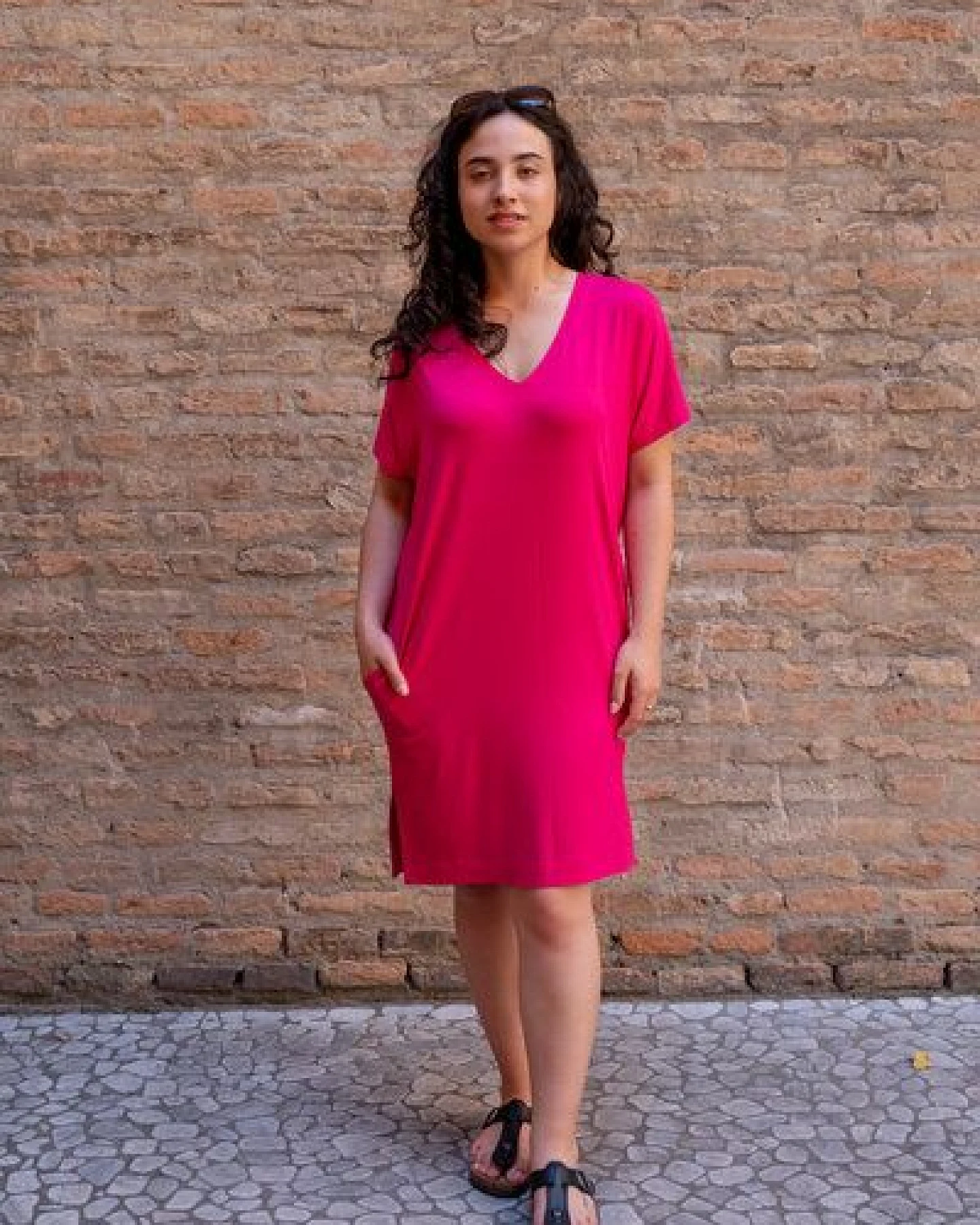 Kleid Saja Reversible – Beidseitig lockeres – Kurzen Ärmeln – Taschen – V-Ausschnitt – 100% in der EU fair produziert – KOKOworld – Ansicht 3