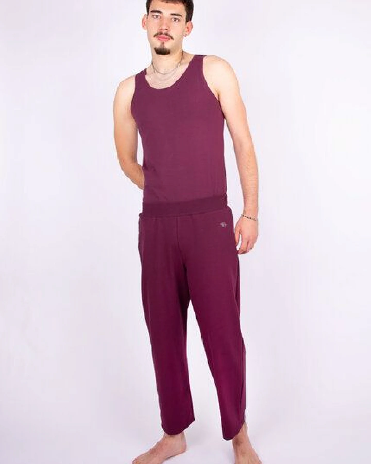ÆVRIL Unisex Yogahose // Aubergine Red // Bio-Baumwolle – Ansicht 2