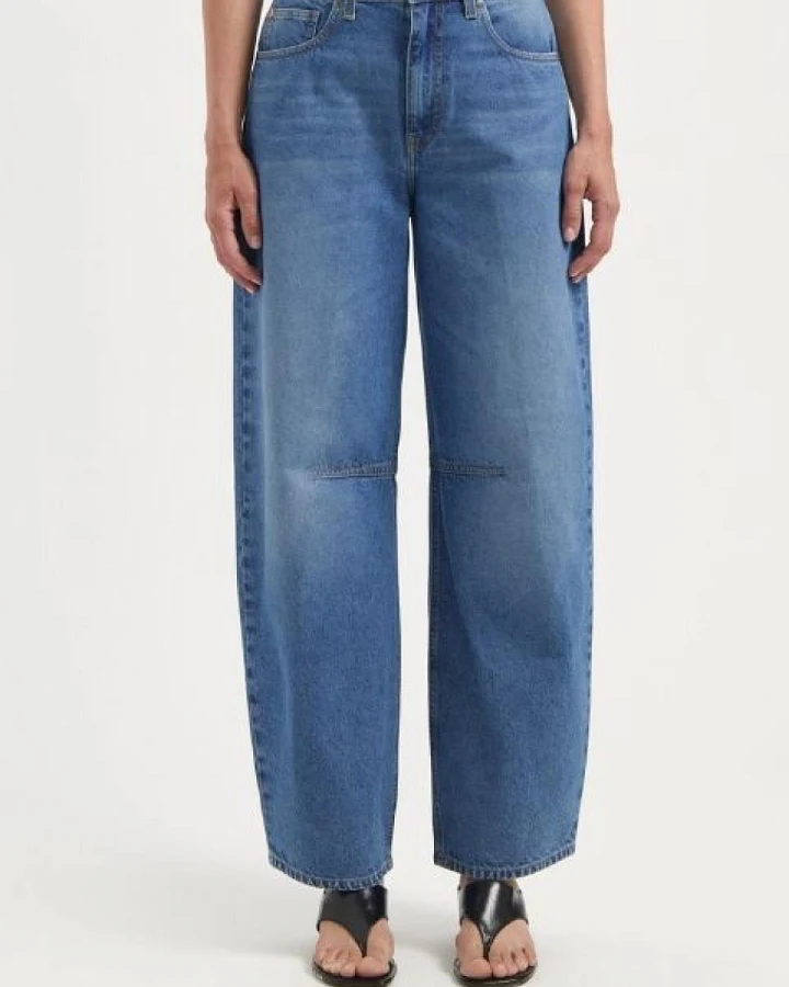 Produktseite: Balloon Fit Jeans Modell: Demi