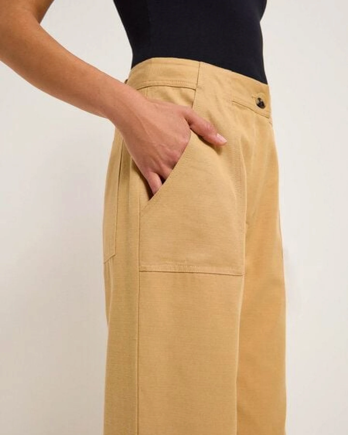 LANIUS Marlenehose mit aufgesetzten Taschen aus TENCEL Lyocell und Bio-Baumwolle – Ansicht 3
