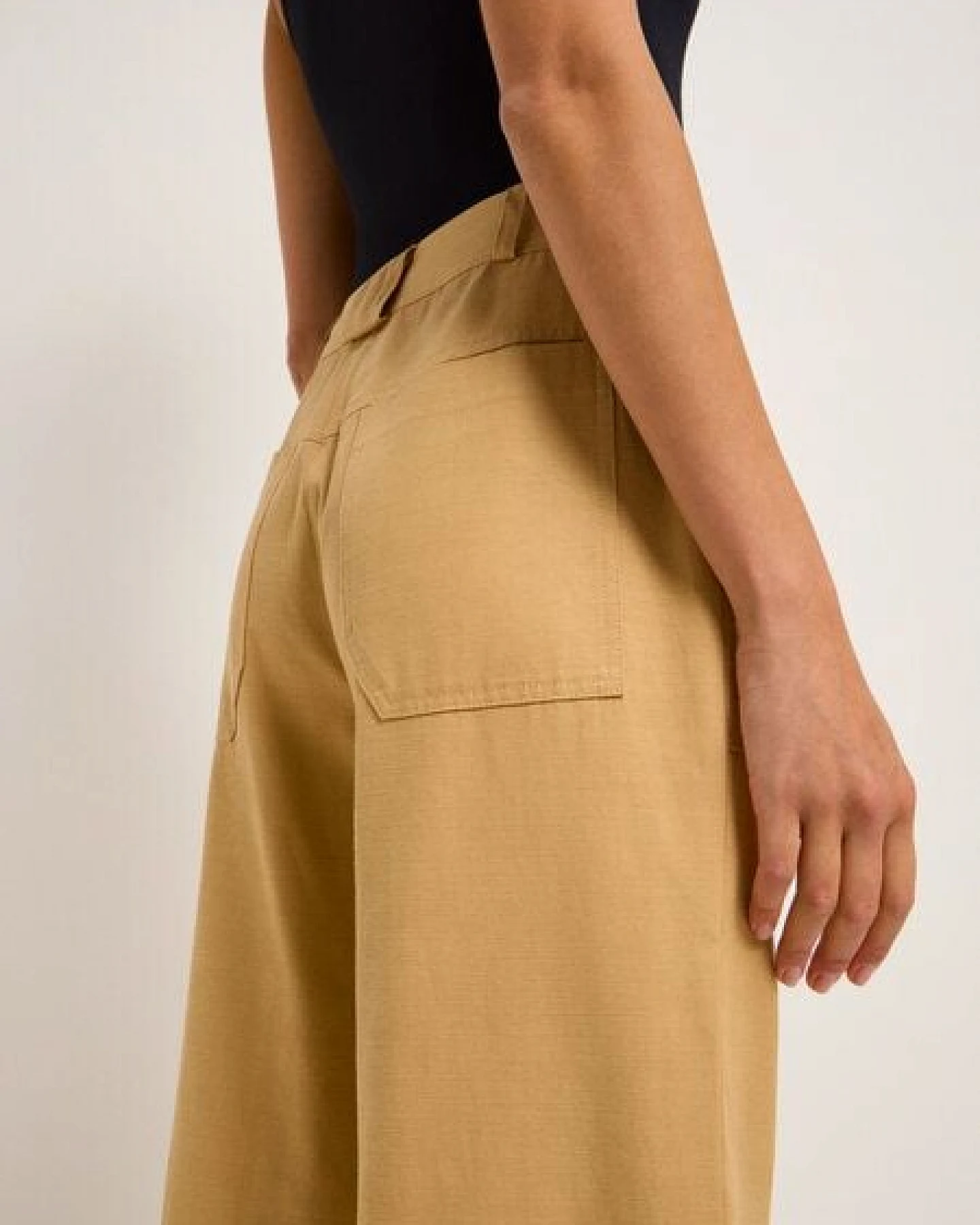 LANIUS Marlenehose mit aufgesetzten Taschen aus TENCEL Lyocell und Bio-Baumwolle – Ansicht 4