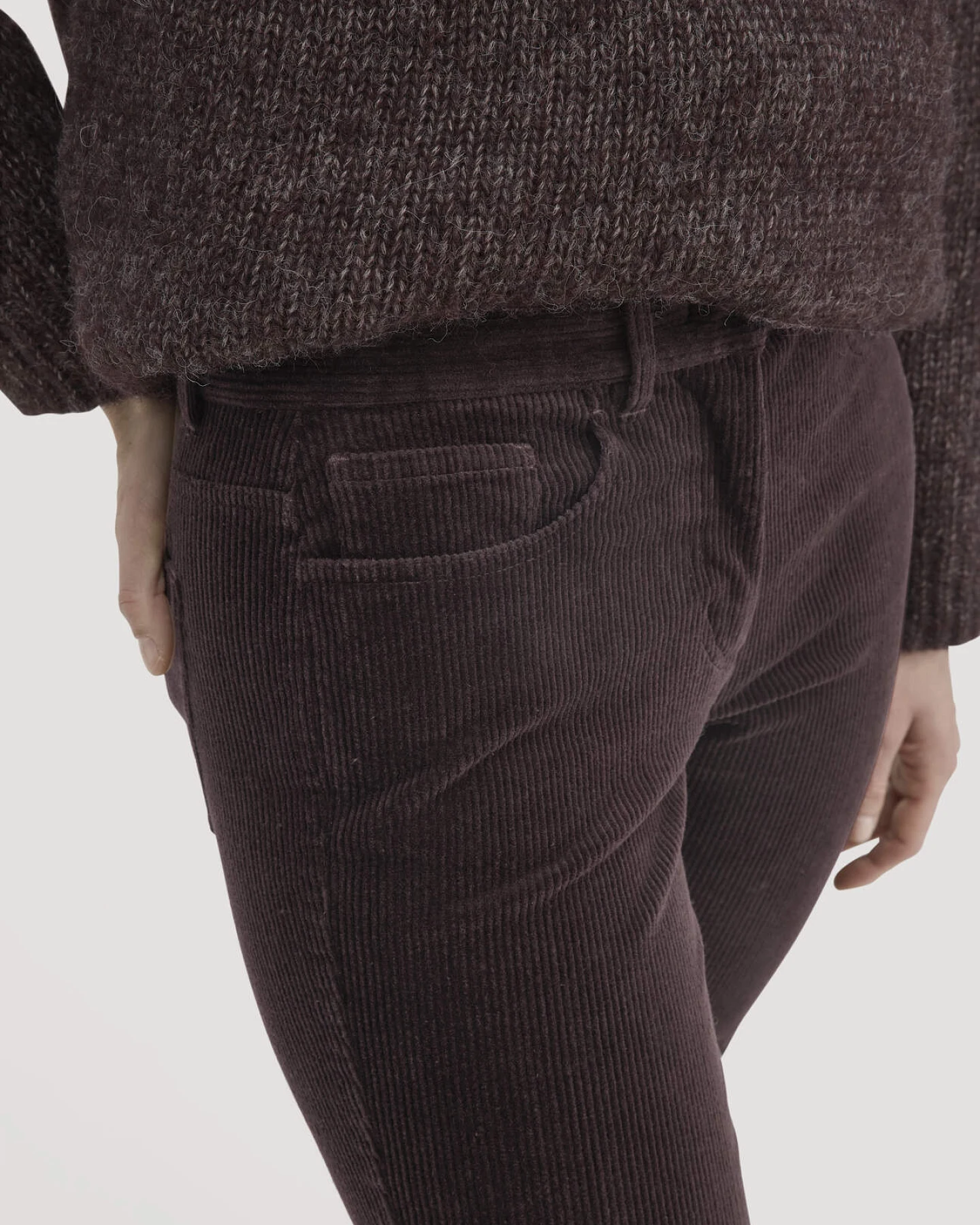 hessnatur Damen Cordhose Slim Leg Regular aus Bio-Baumwolle - braun - Größe 38 – Ansicht 3